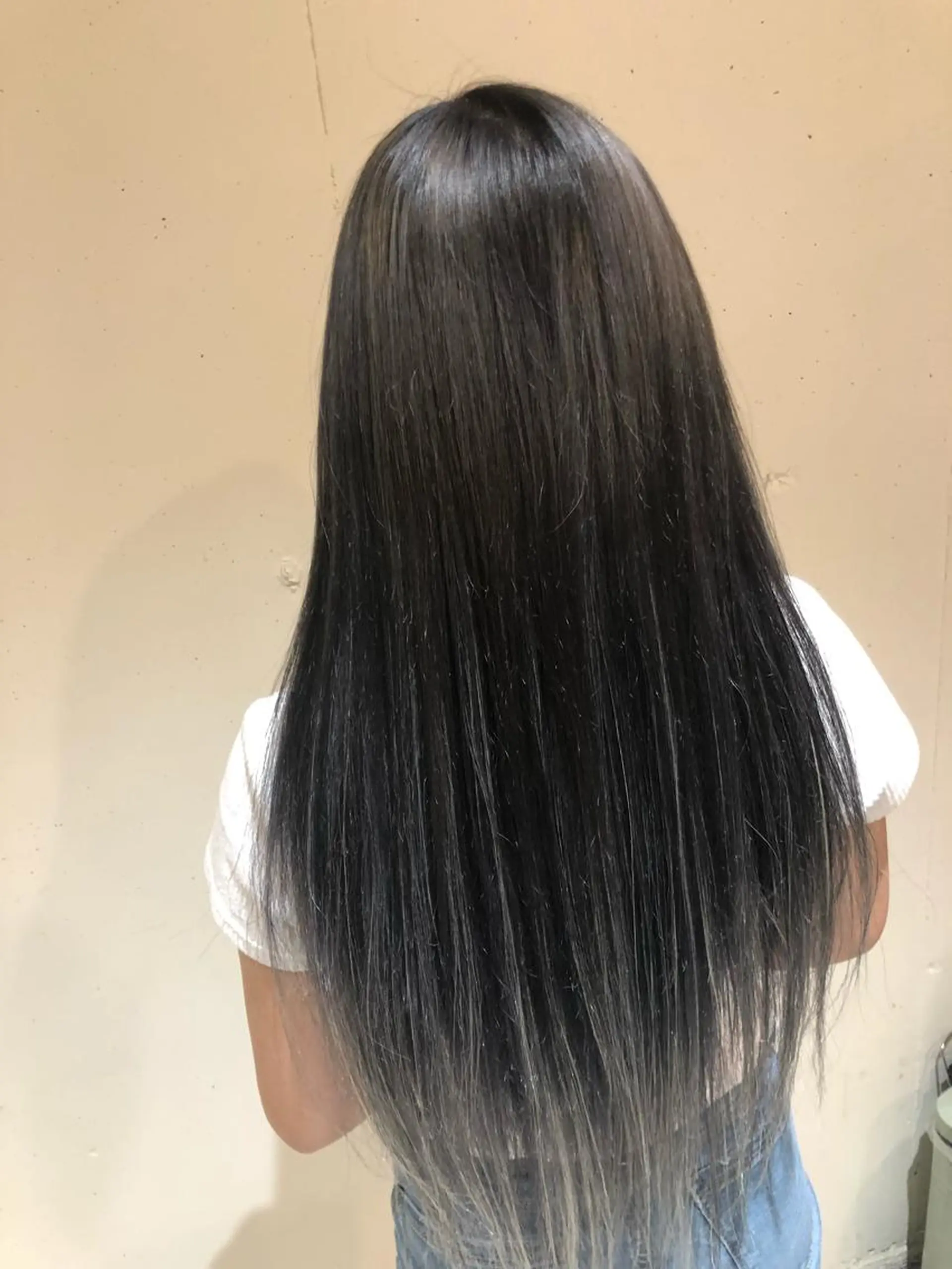 ロング カラー パーマ ヘアアレンジ ブリーチ ブルーカラー ブルーグレー ブルーグレージュ ケアブリーチ 【ツヤ髪美容師】 ツダケイスケのヘアスタイル