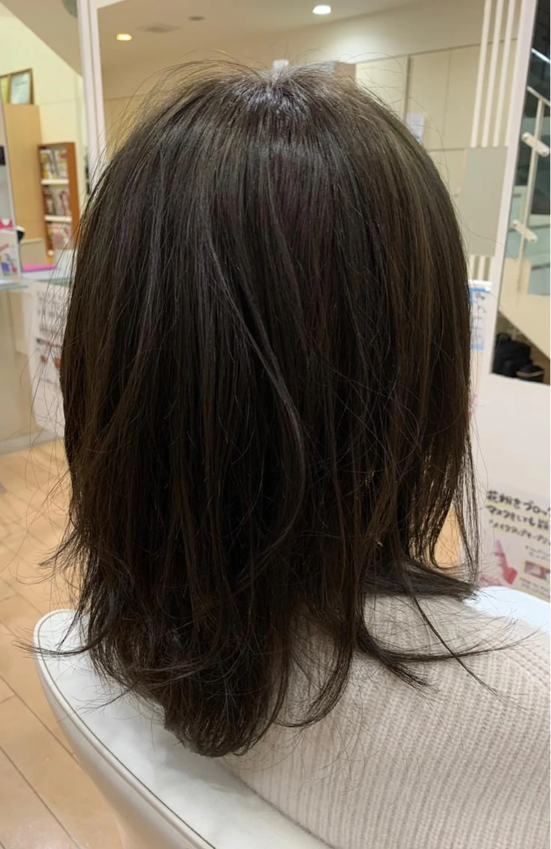 セミロング アッシュ カット ヘアカラー 美容しょうへいの店所属・吉川 茉由子のマツエク・マツパデザイン