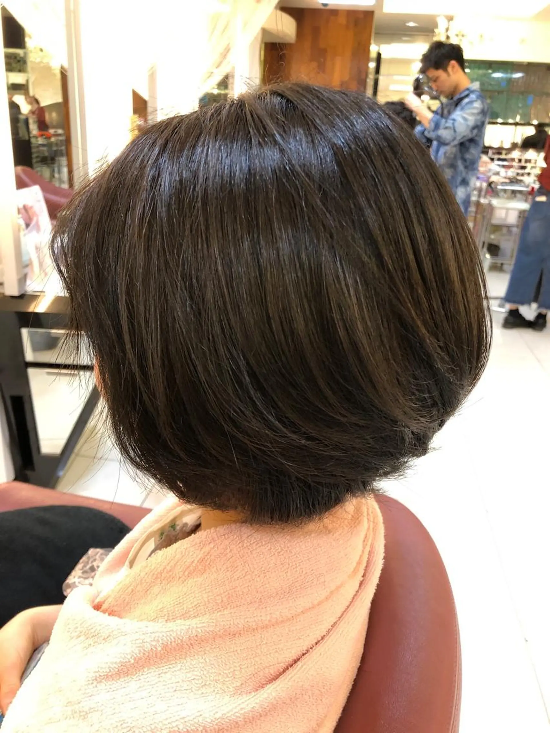 ショート カラー ⭐️レイヤーカット 大人気　三澤康司⭐️のヘアスタイル