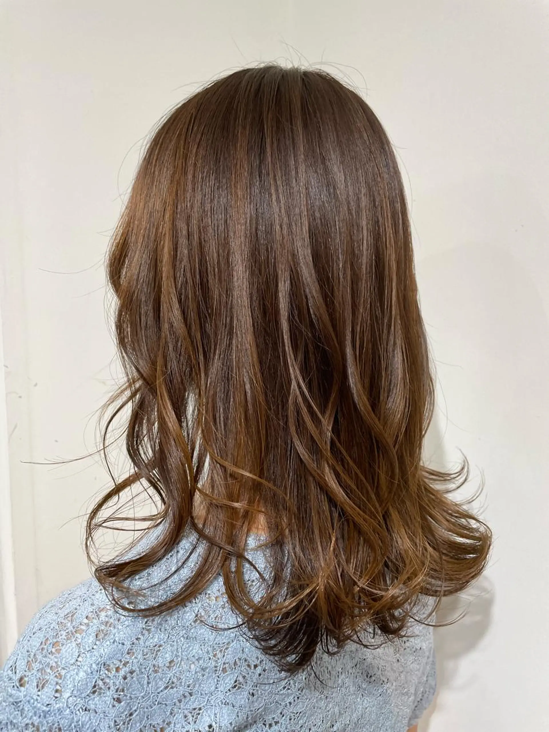 セミロング 🐬脱白髪染めカラー 清水大世🐬のヘアスタイル