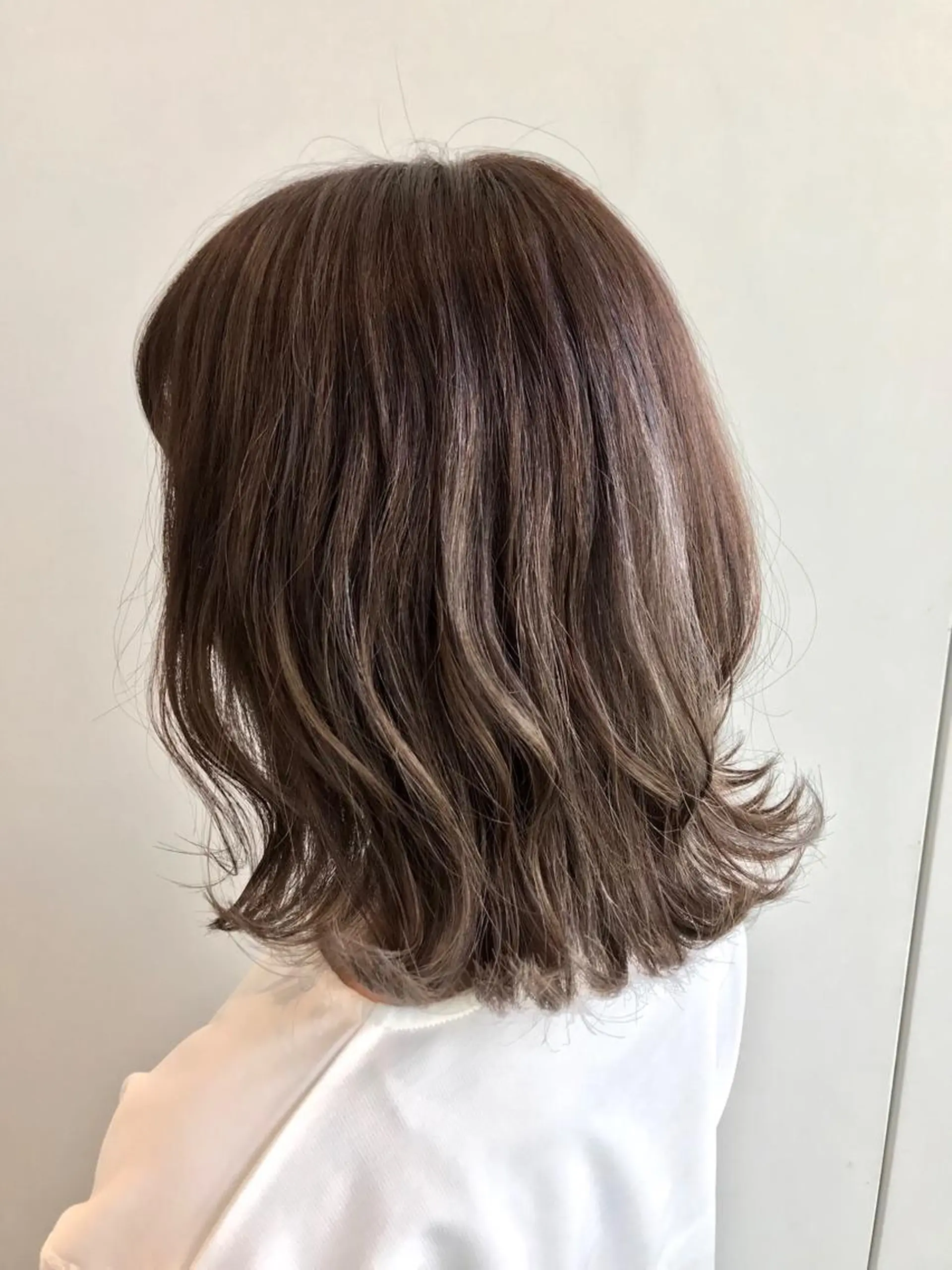 ショート カラー グレージュ ハイライトカラー ラベンダーカラー ラベンダーグレージュ ラベンダーグレー Remore所属・中塚 義人のヘアスタイル