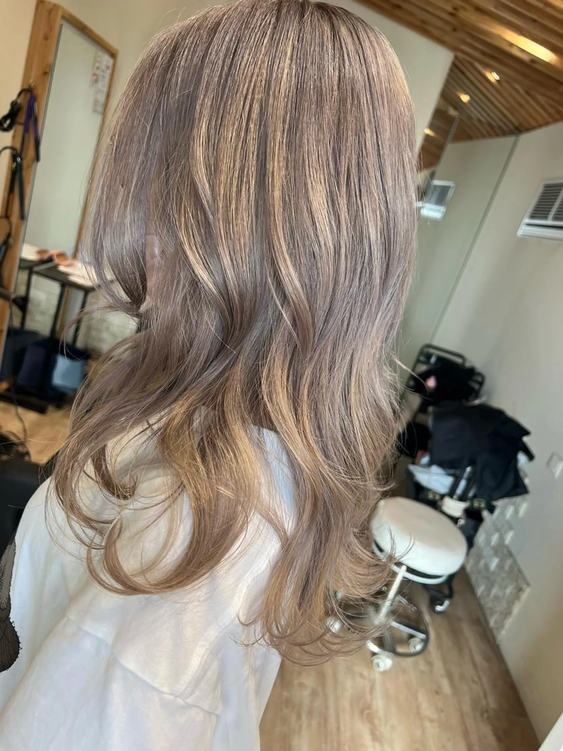 カラー 早川 真幸のヘアスタイル