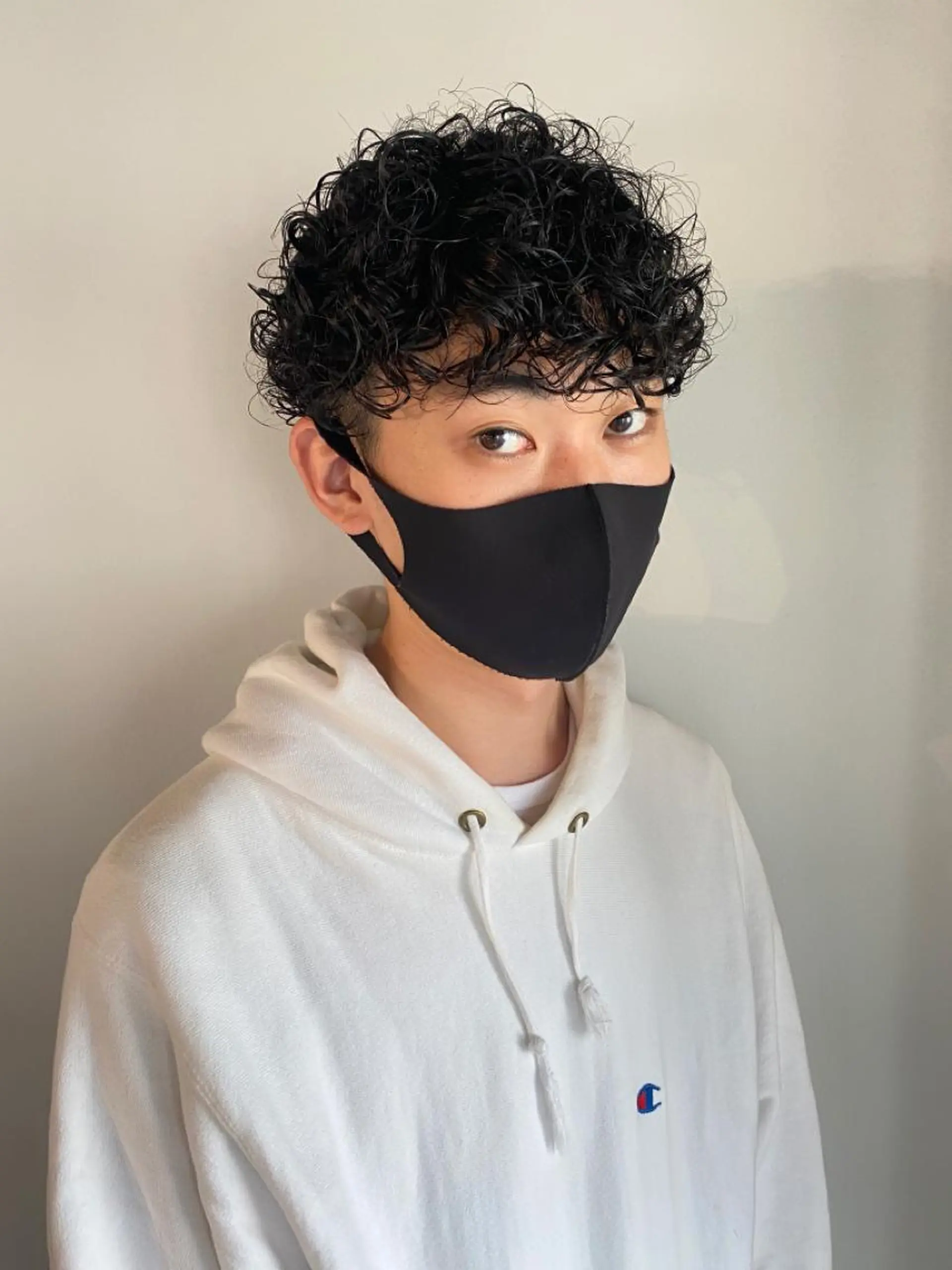 ミディアム パーマ ヘアアレンジ メンズ ミディアムパーマ メンズブリーチ コンマヘア フェードカット カルマパーマ カット パーマ トリートメント 🔹YUTA🔹 メンズパーマのヘアスタイル