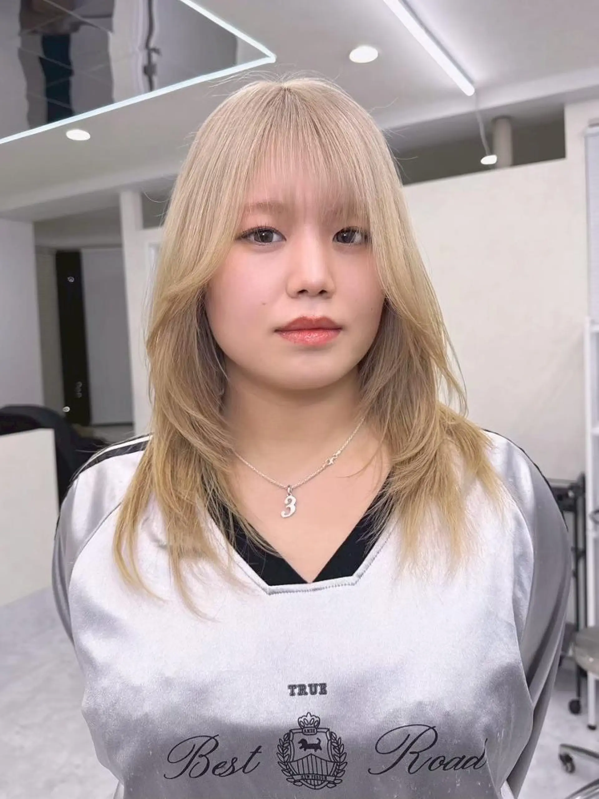 セミロング カラー アディクシーカラー アッシュ バレイヤージュ ベージュカラー ブルーカラー 髪質改善ストレート髪 質改善カラー特化中崎のヘアスタイル