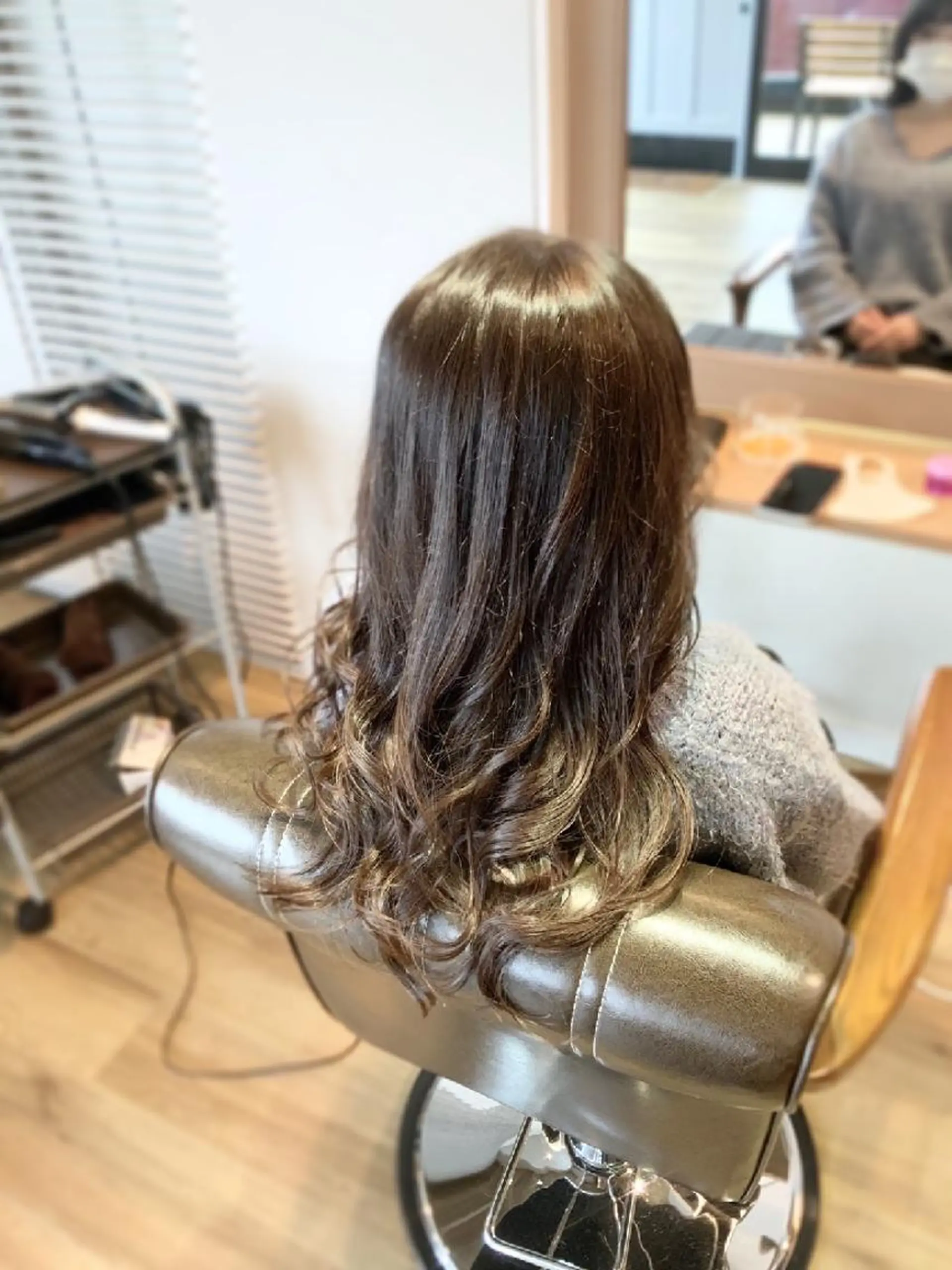 カラー ロング アッシュ ベージュカラー ヘアカラー トリートメント 堀 望美のヘアスタイル