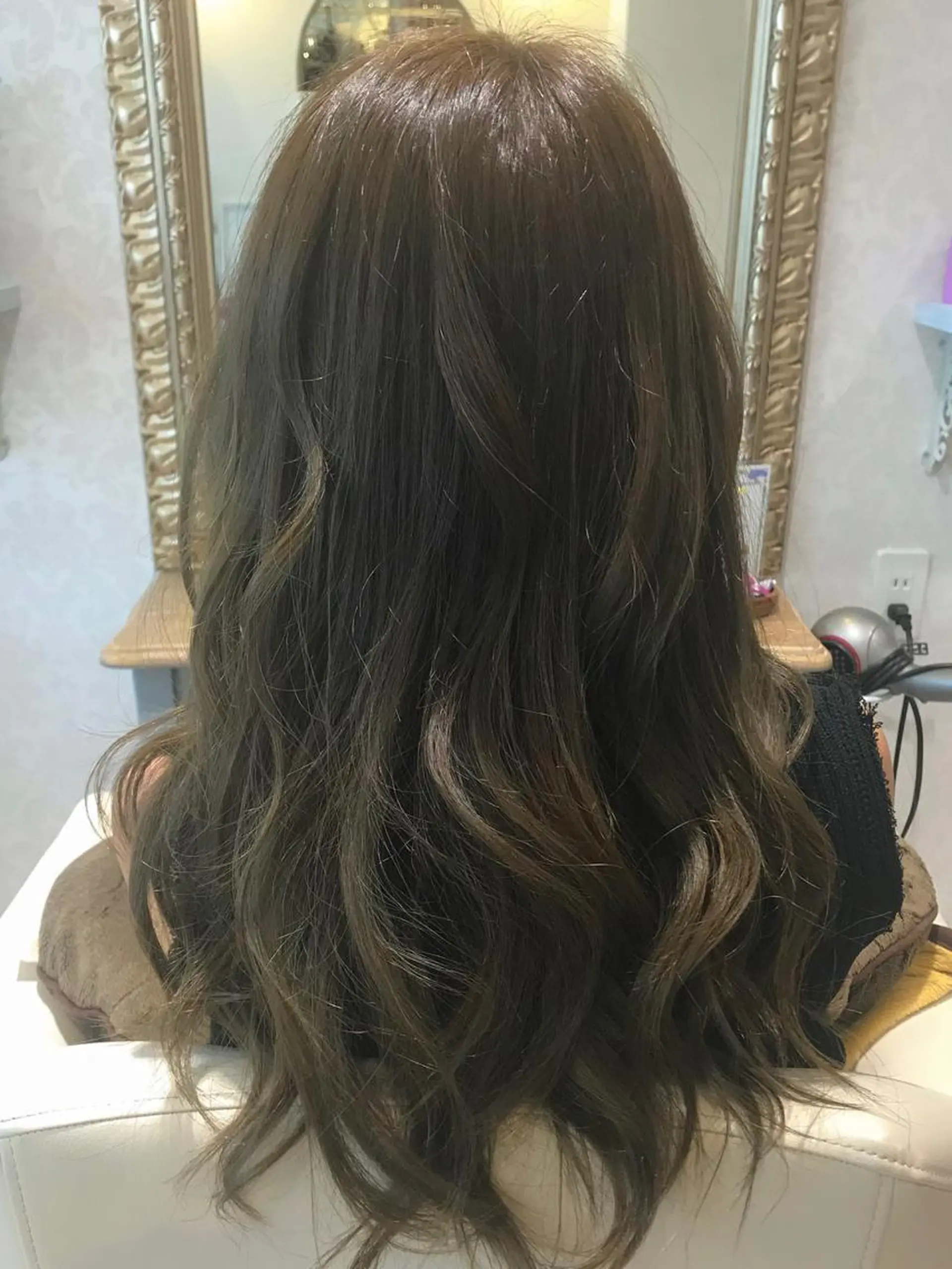 ロング カラー ベージュカラー color coutureのヘアスタイル