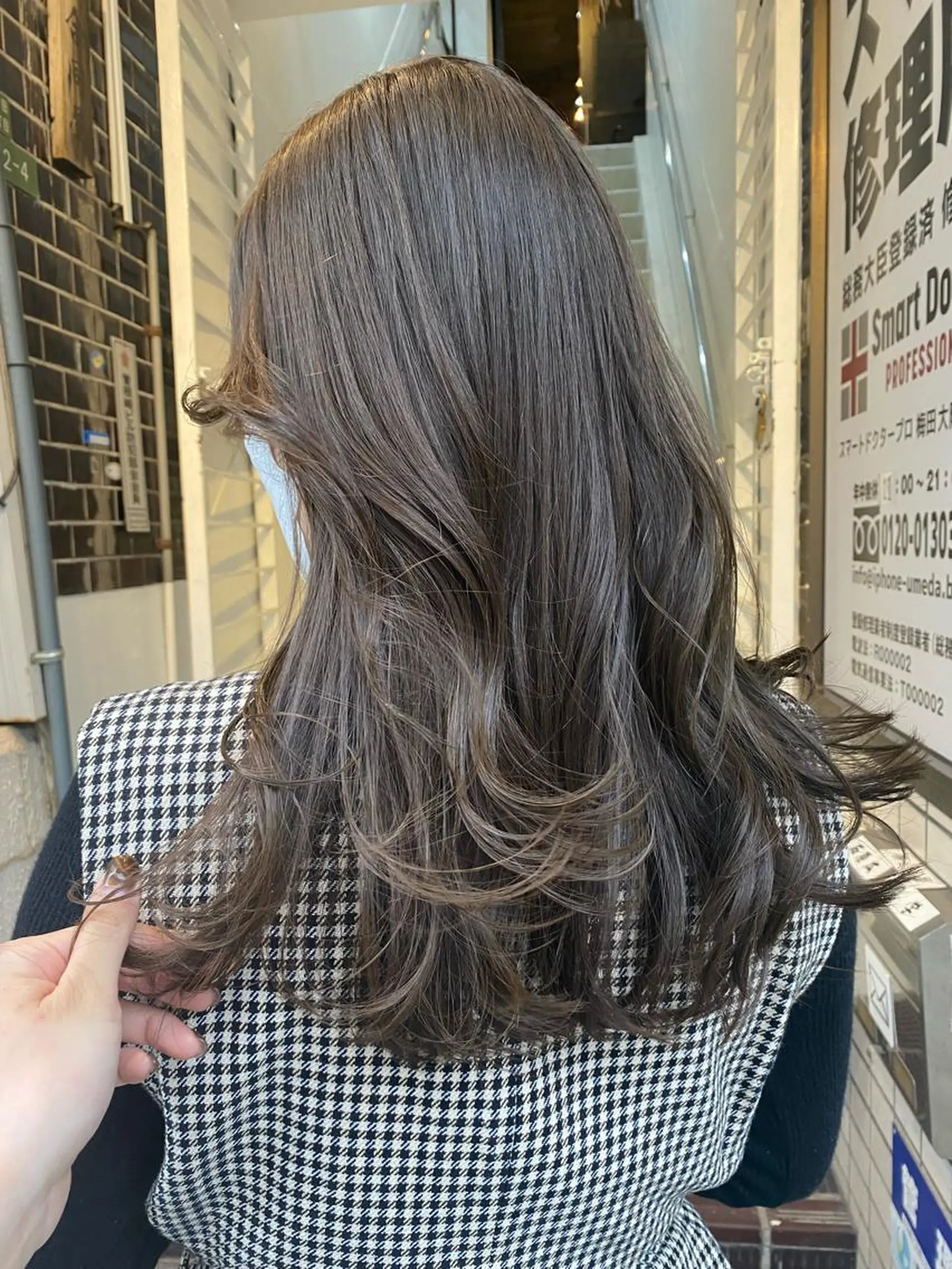 ロング カラー グレージュ オリーブグレージュ オリーブグレー カット ヘアカラー トリートメント ツキノキ ミナのヘアスタイル