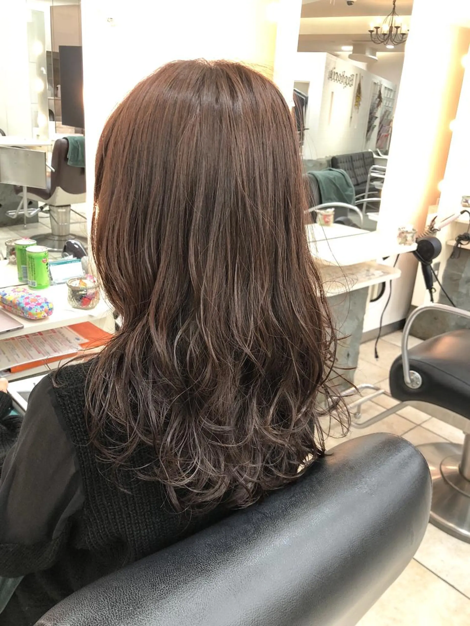 セミロング パーマ コテ巻き風パーマ💛 池袋のヘアスタイル