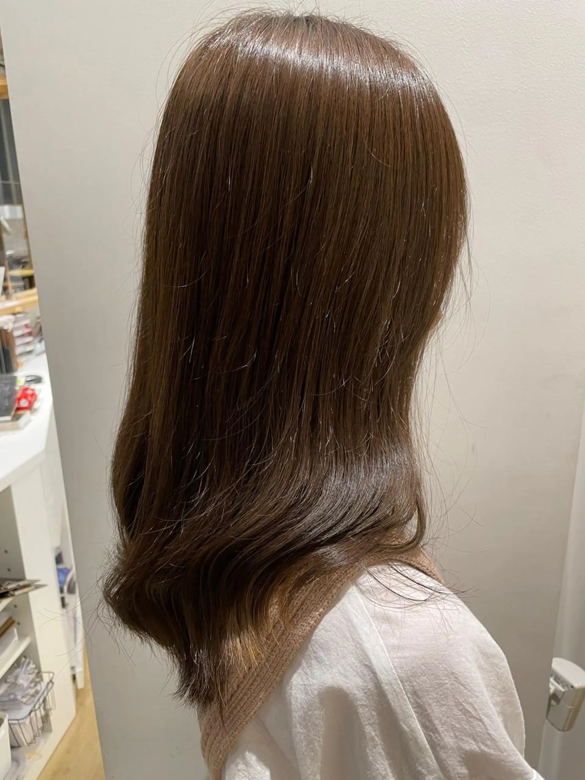 セミロング カラー ヘアカラー トリートメント 美髪形成！色素改善！ 秋田　和輝のヘアスタイル