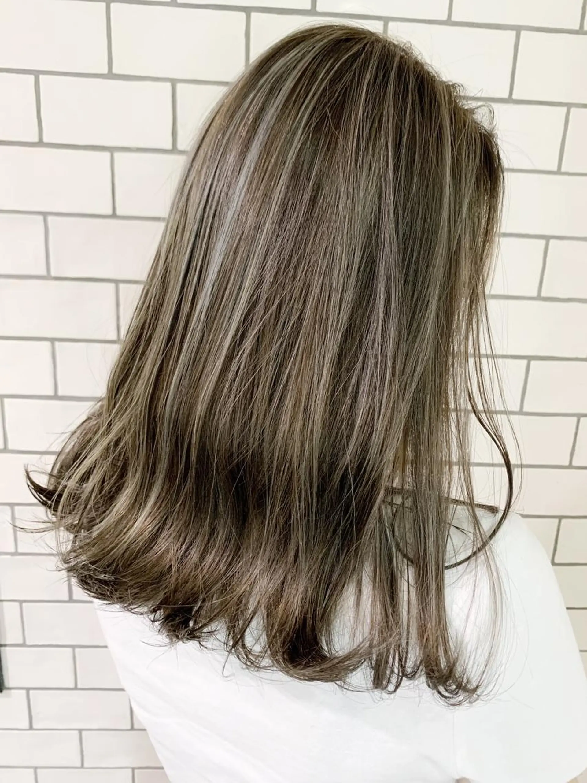 セミロング カラー ヘアアレンジ ハイライトカラー オリーブカラー ハイライト 髪質改善 小顔カット 指名支持率NO.1 スタイリストのヘアスタイル