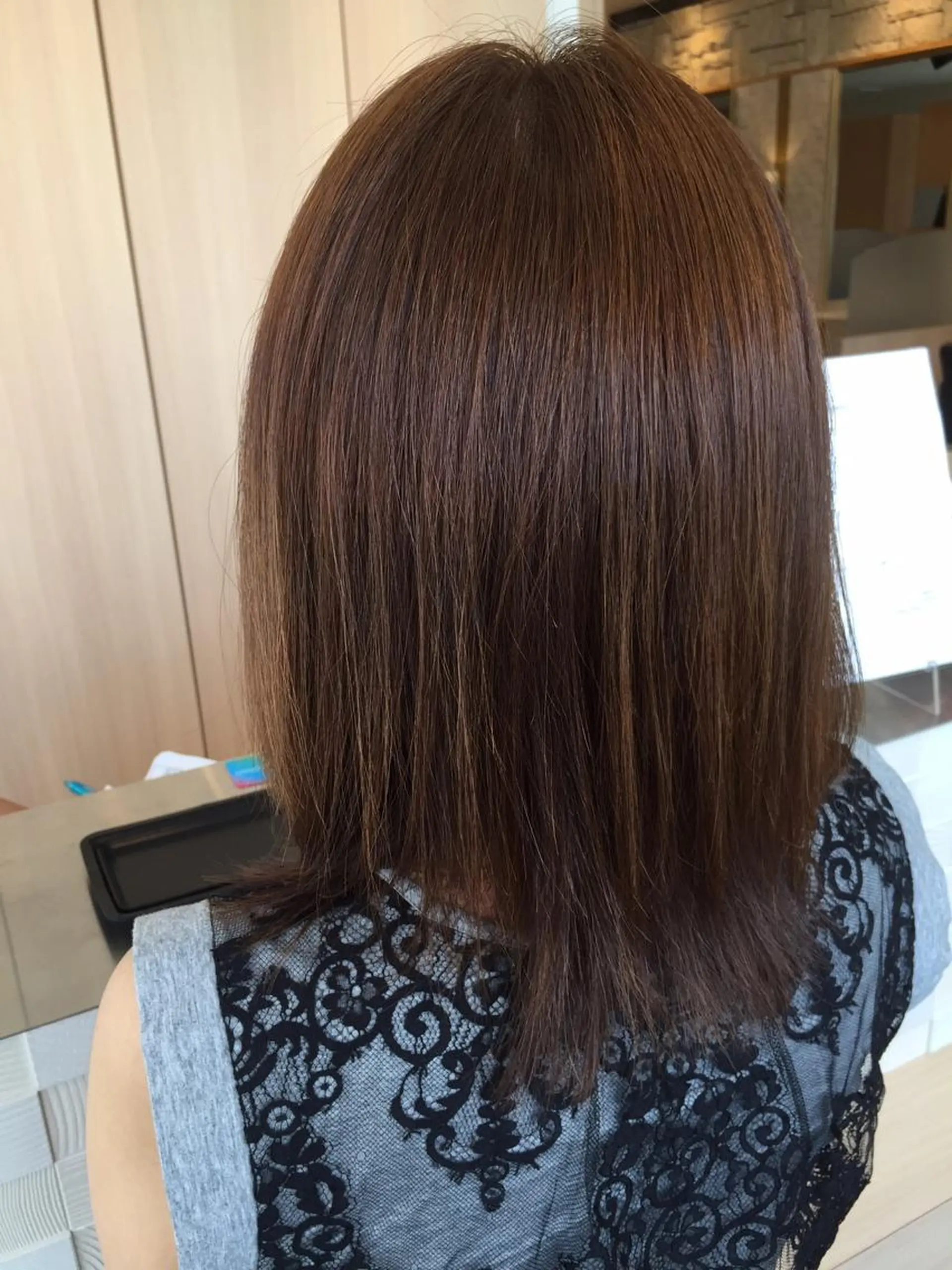 セミロング カラー セミロングパーマ アッシュ ベージュカラー デザインカラー ハイトーンカラー BIANCO北堀江 AKANEのヘアスタイル