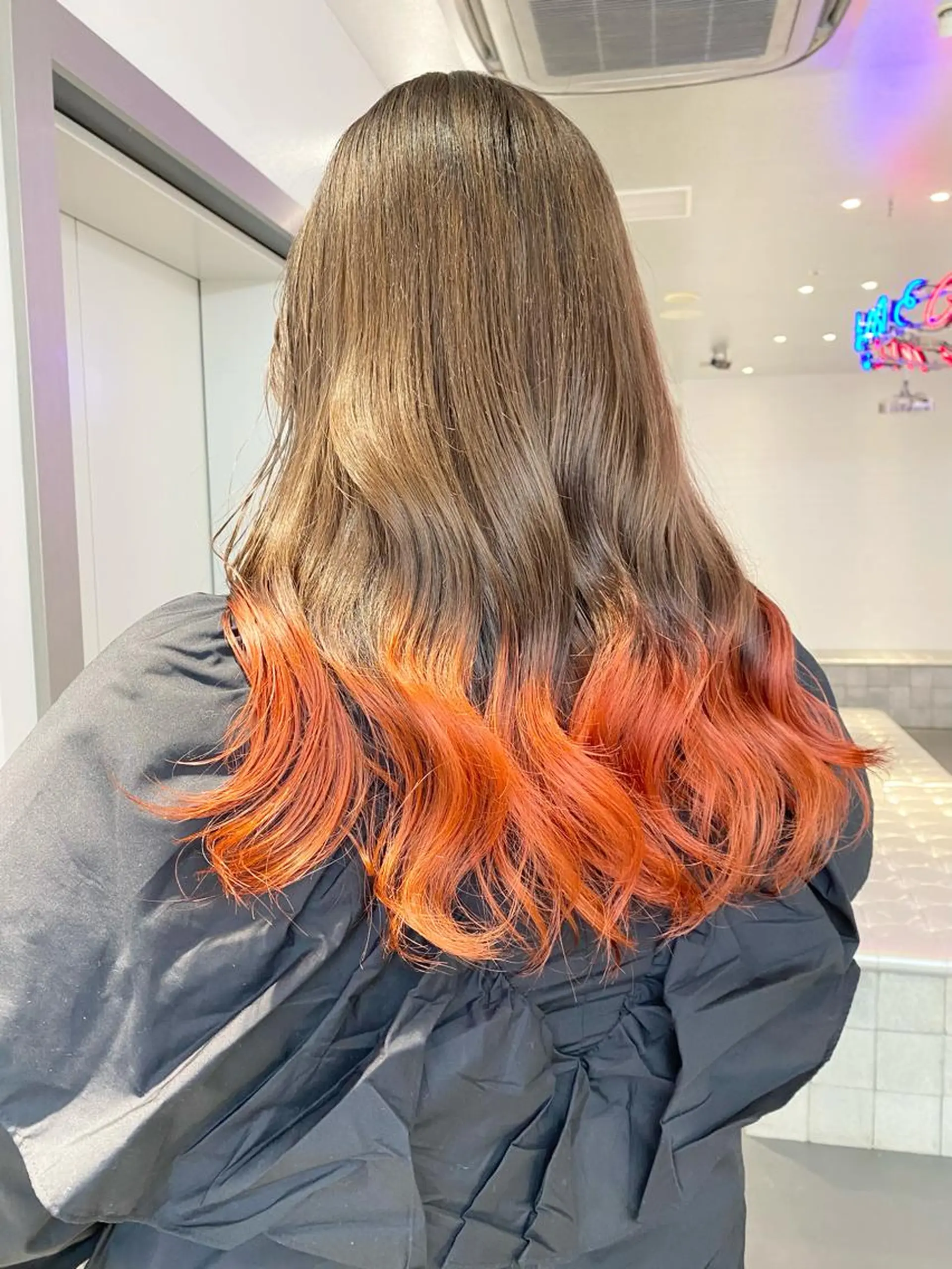 ミディアム カラー マツエク・マツパ デザインカラー グラデーションカラー カット ヘアカラー 🎨ハイトーン/ 切りっぱなし みつきのヘアスタイル