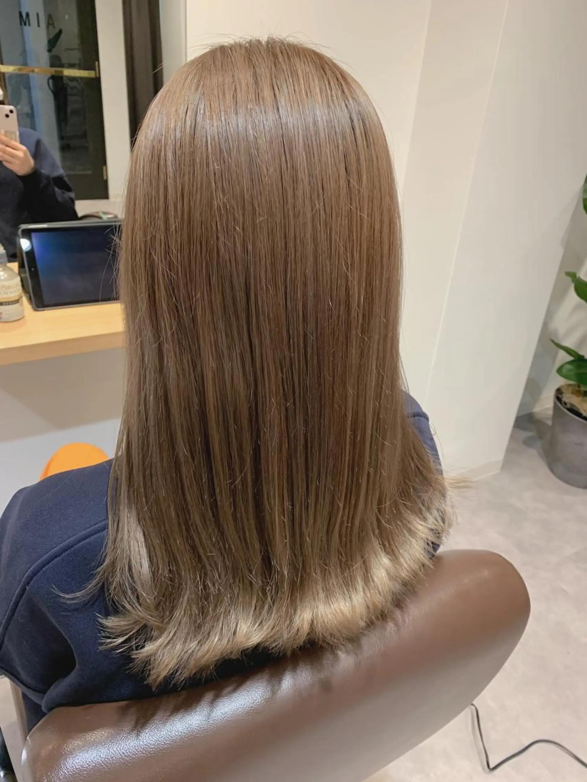 セミロング カラー MIA 菅原のヘアスタイル