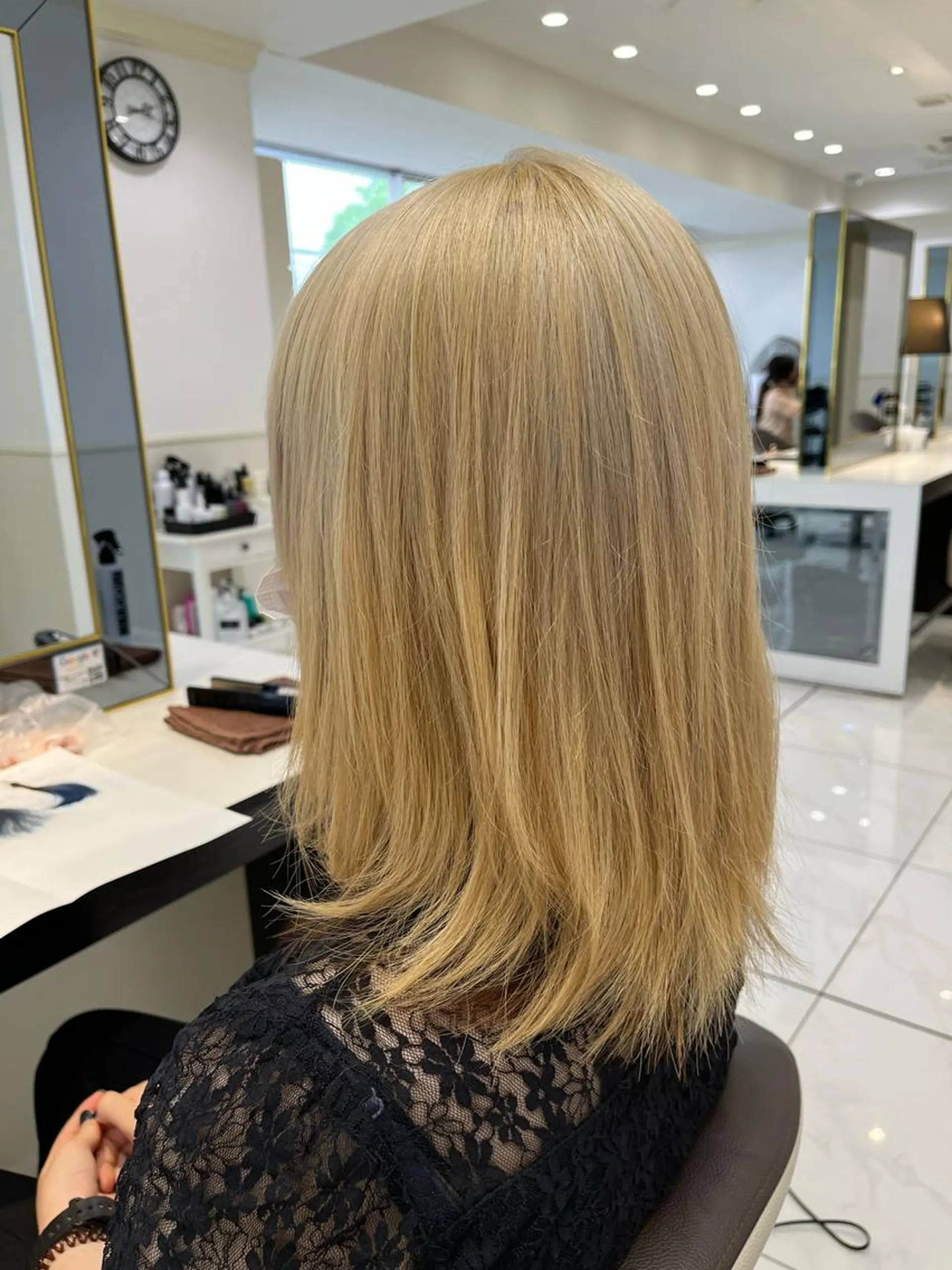 セミロング カラー ブリーチ 小田切 栄司のヘアスタイル