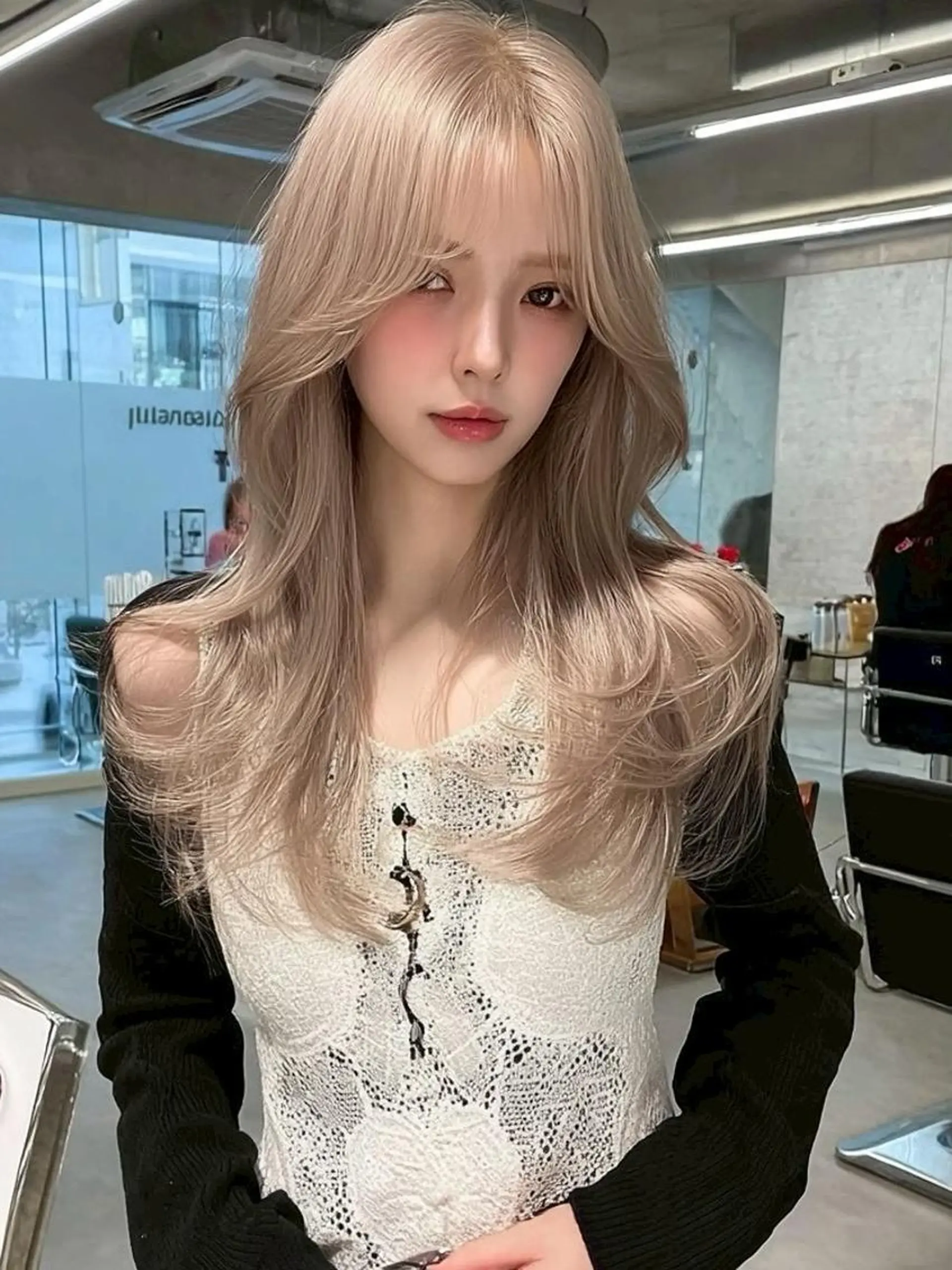 セミロング 韓国風ヘア レイヤーカット ヘアカラー 🌷HANA🌷 天王寺/ハイトーンのヘアスタイル