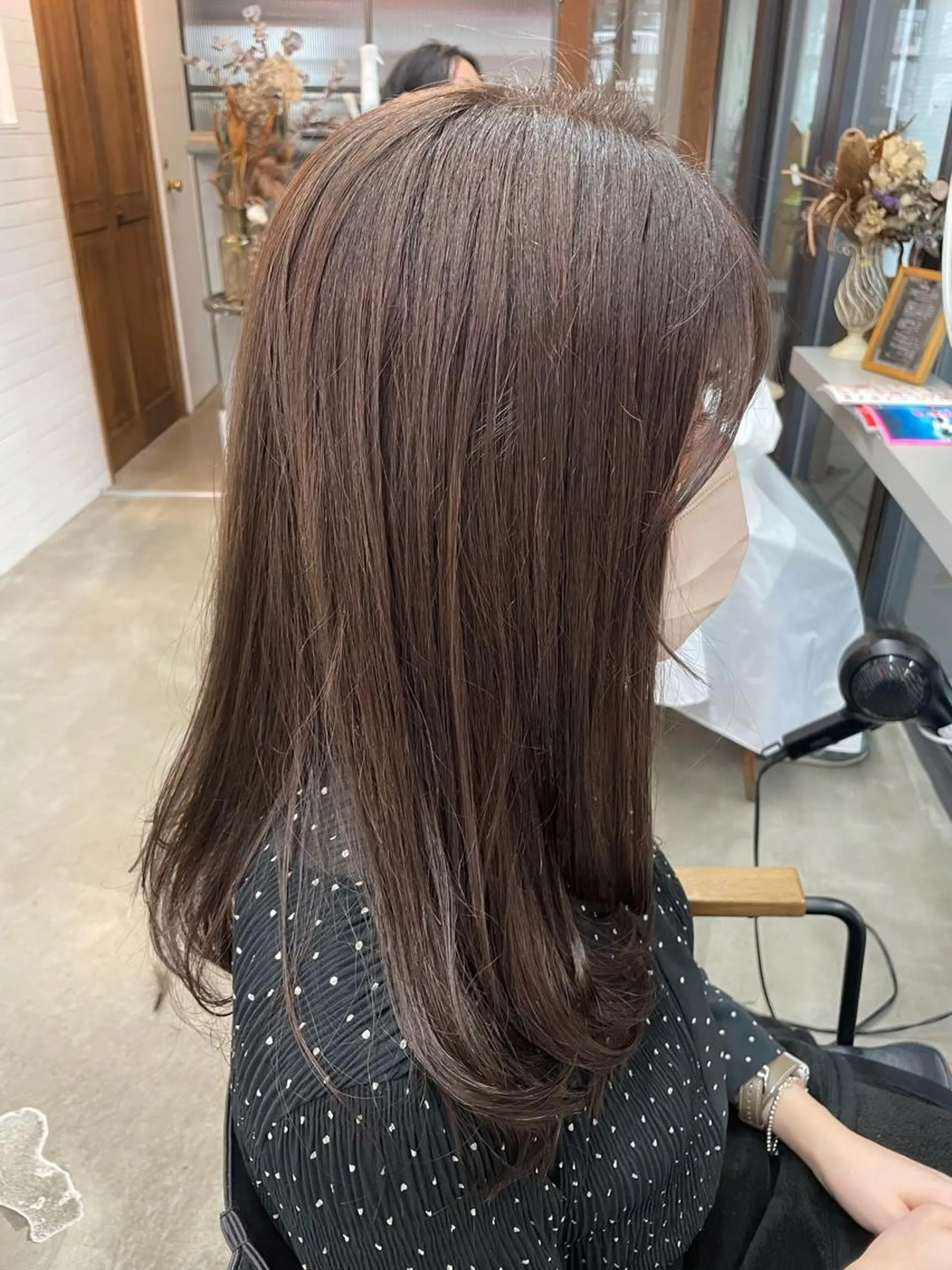 セミロング カラー アディクシーカラー アッシュ 透明感カラー グレージュ やすだ しおりのヘアスタイル