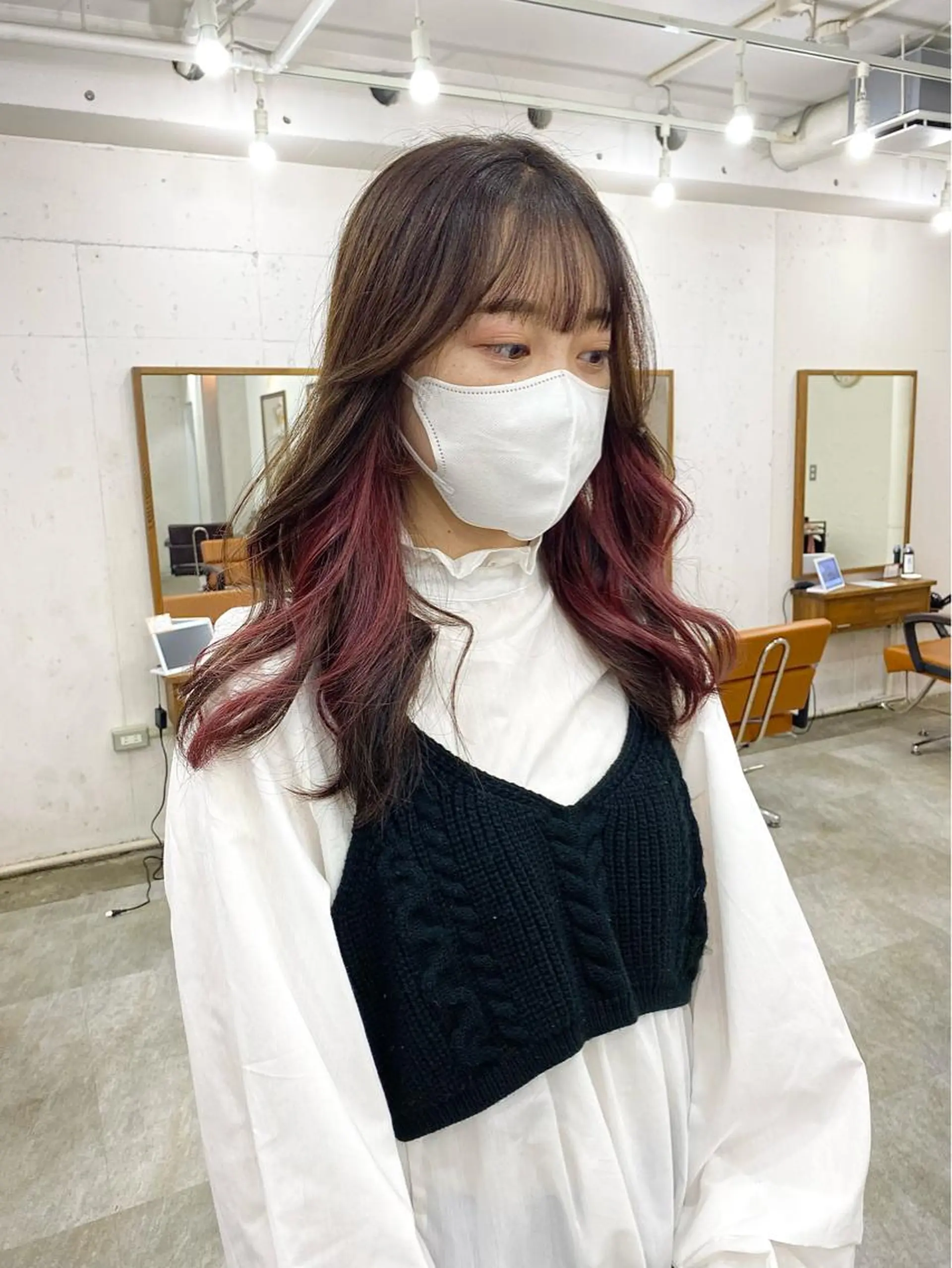 セミロング カラー イヤリングカラー インナーカラー オリーブ/アッシュ やわらか透明感カラーのヘアスタイル