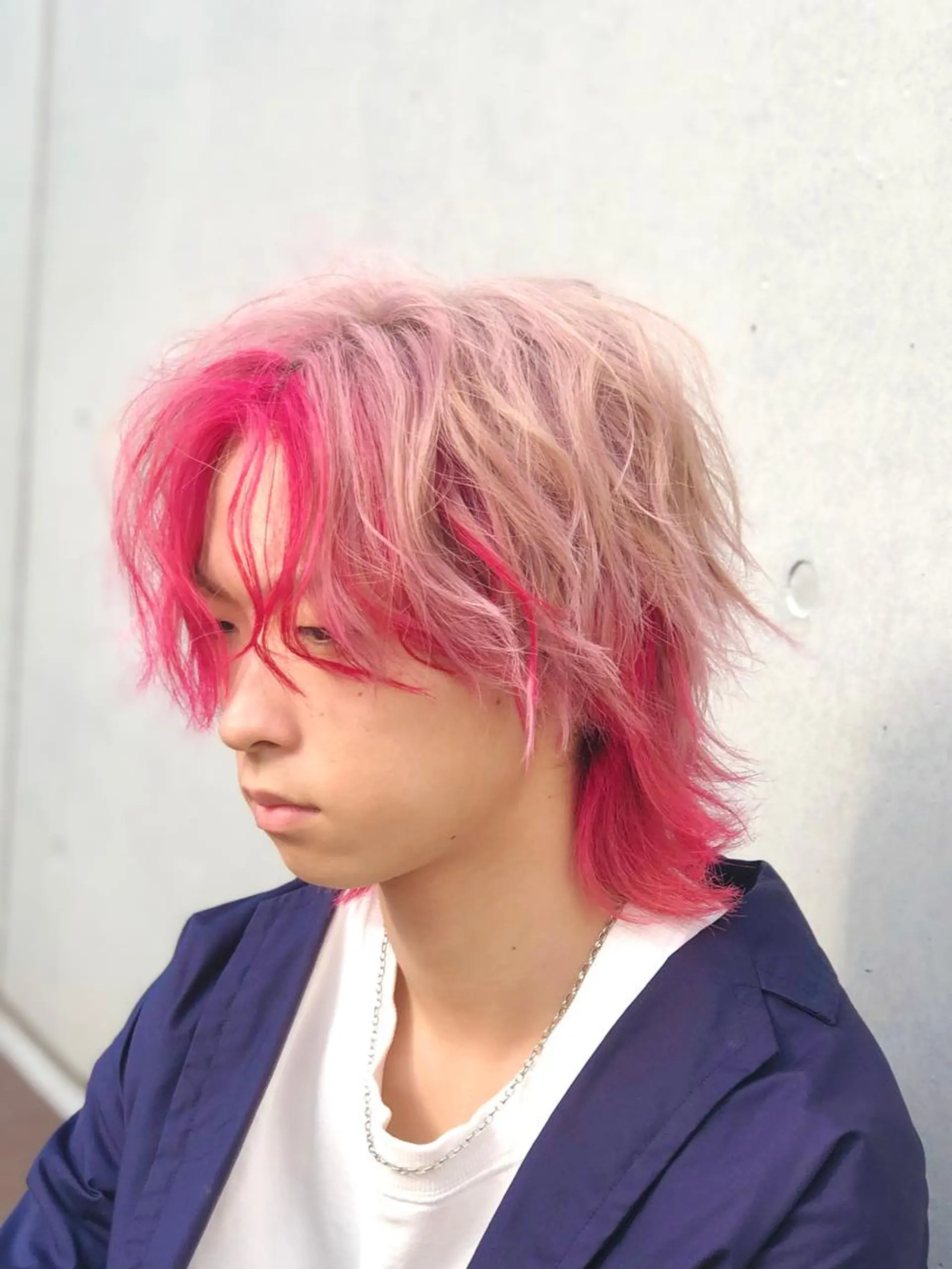 ミディアム カラー メンズ メンズブリーチ メンズハイトーン ブリーチ ハイトーンカラー ピンクカラー fifth天神/末廣 和也のヘアスタイル