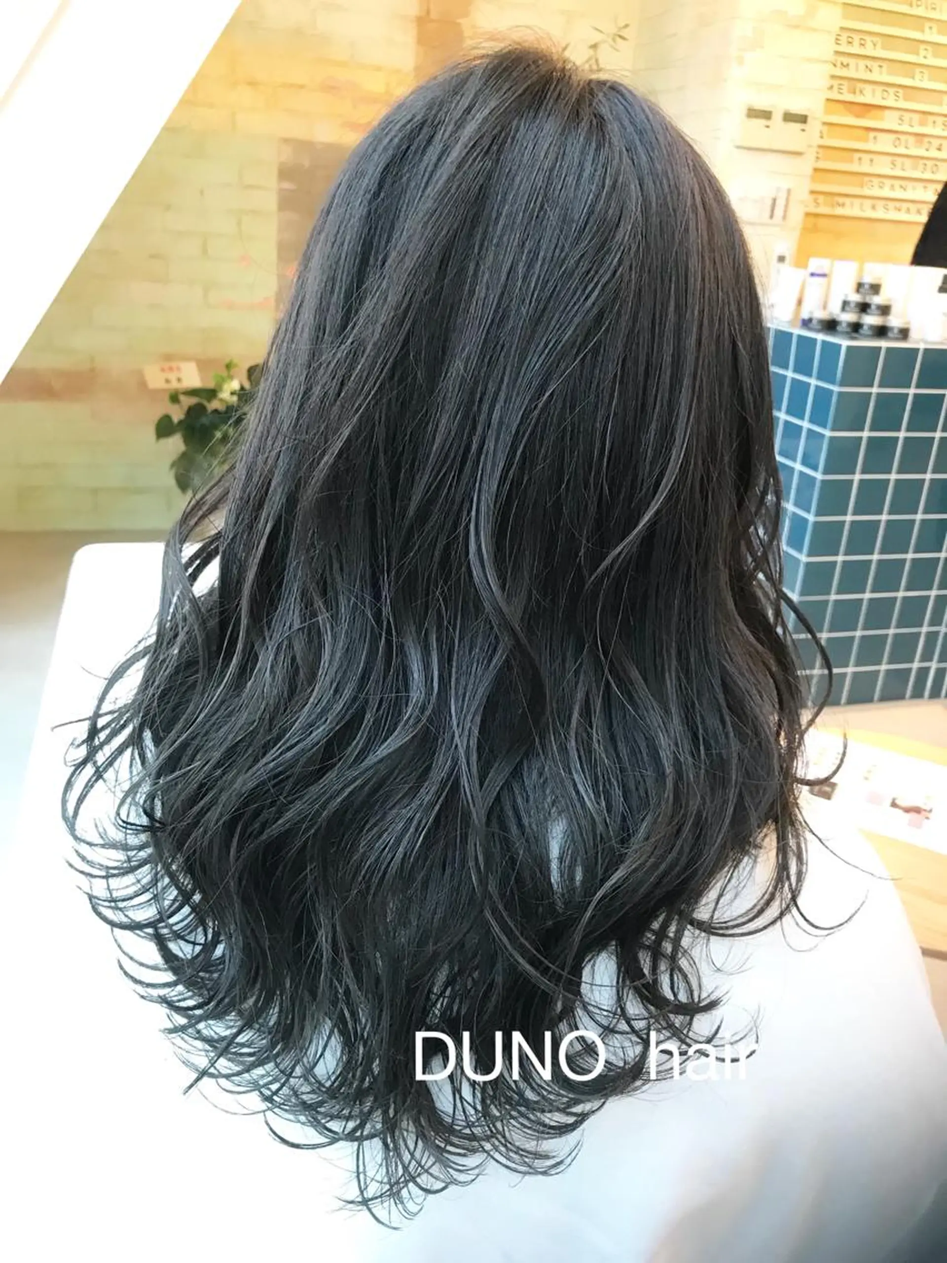 ミディアム 村阪 由美子のヘアスタイル