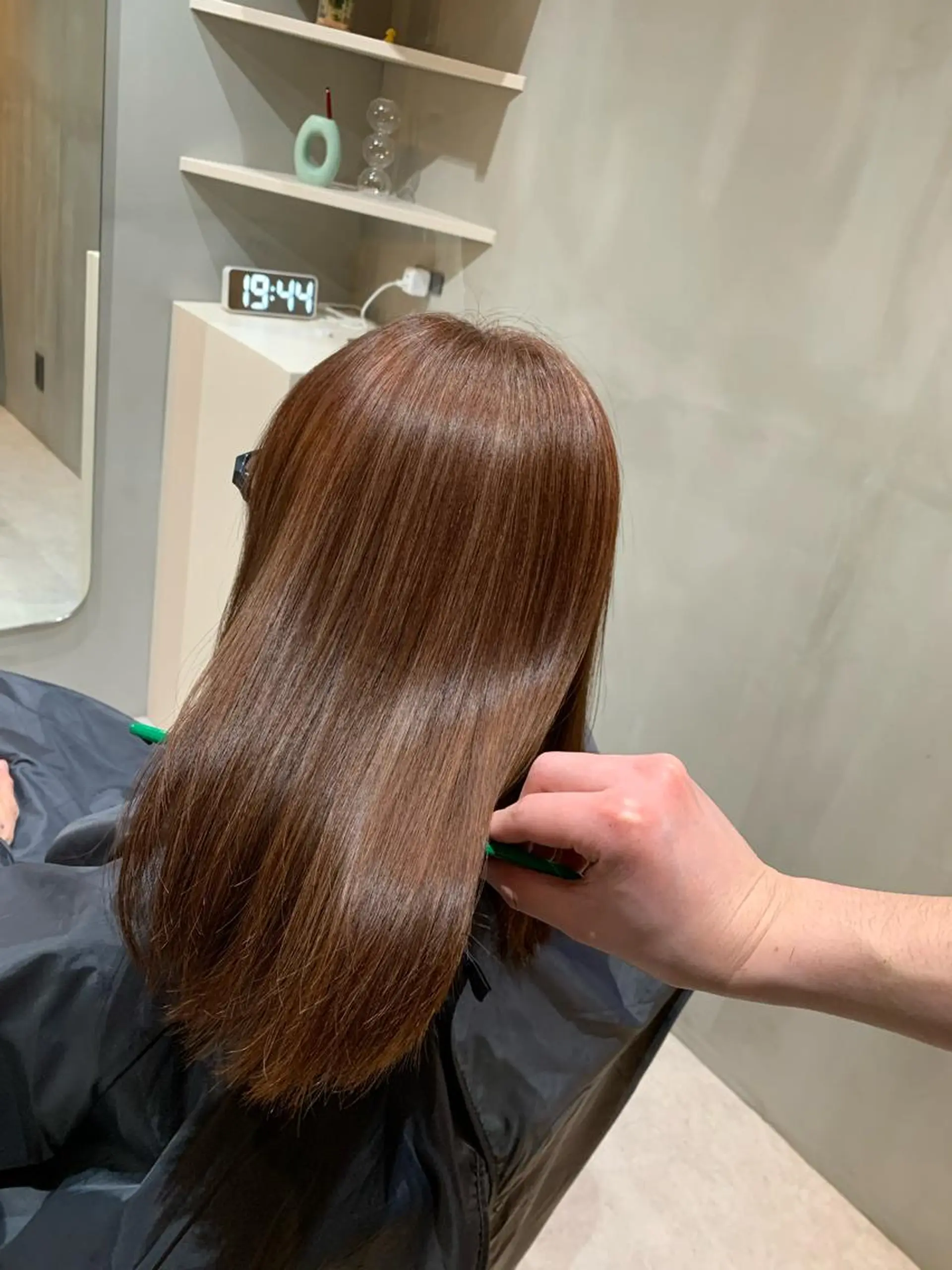 ミディアム カラー カット ヘアカラー 縮毛矯正 トリートメント 白髪ぼかしハイライト 柳川拓哉のヘアスタイル