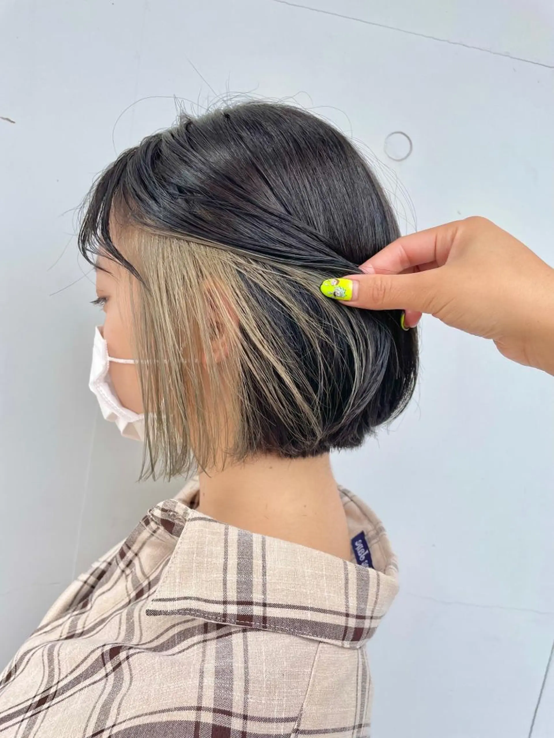 ショート カラー アディクシーカラー ベージュカラー ブリーチ ケアブリーチ ダブルカラー ヘアカラー 藤澤 夏実/インナーカラーのヘアスタイル