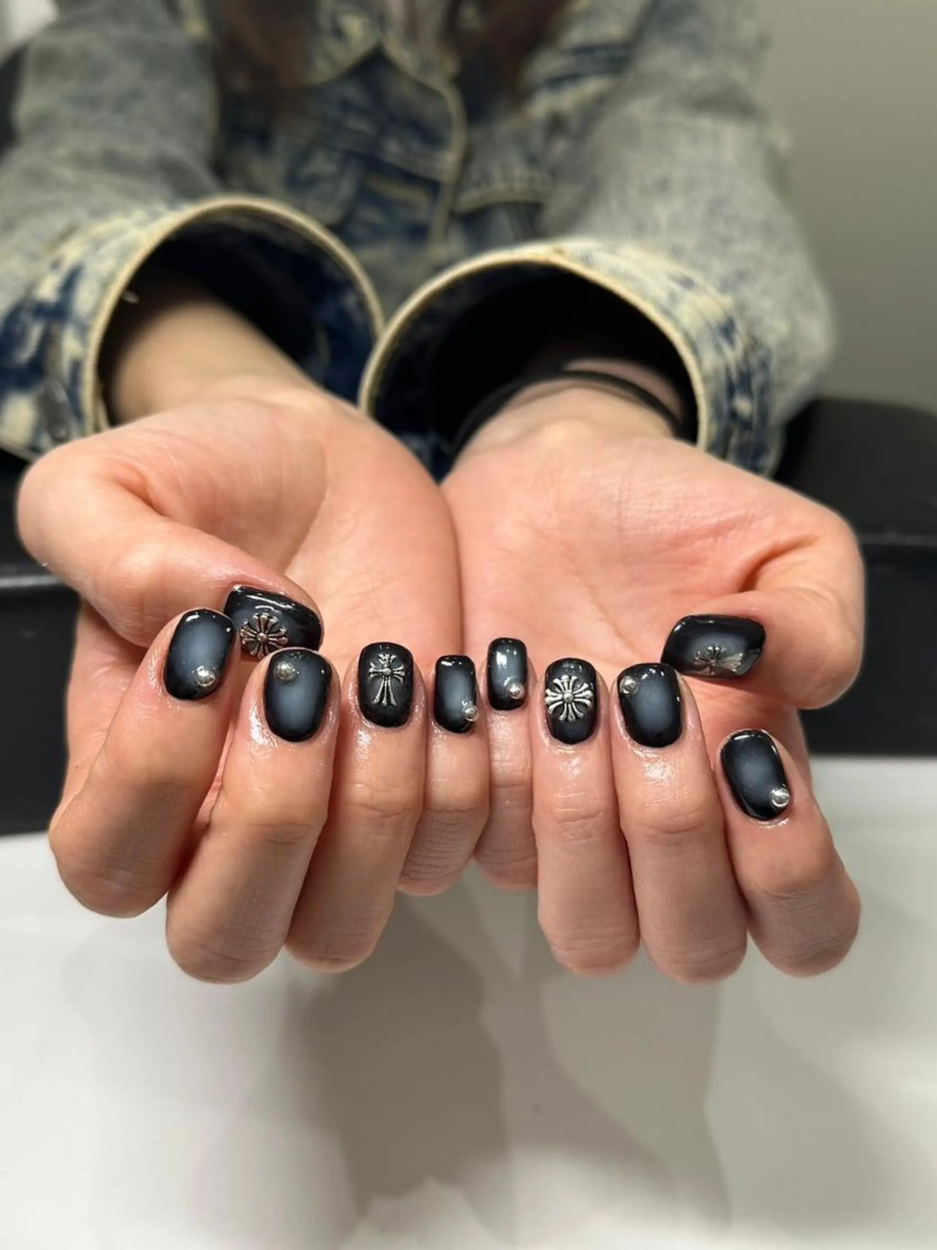 ネイル アートネイル カジュアル ジェルネイル ニュアンスネイル 赤色 ハンドネイル 💎platinum dollまりん💎のマツエク・マツパデザイン