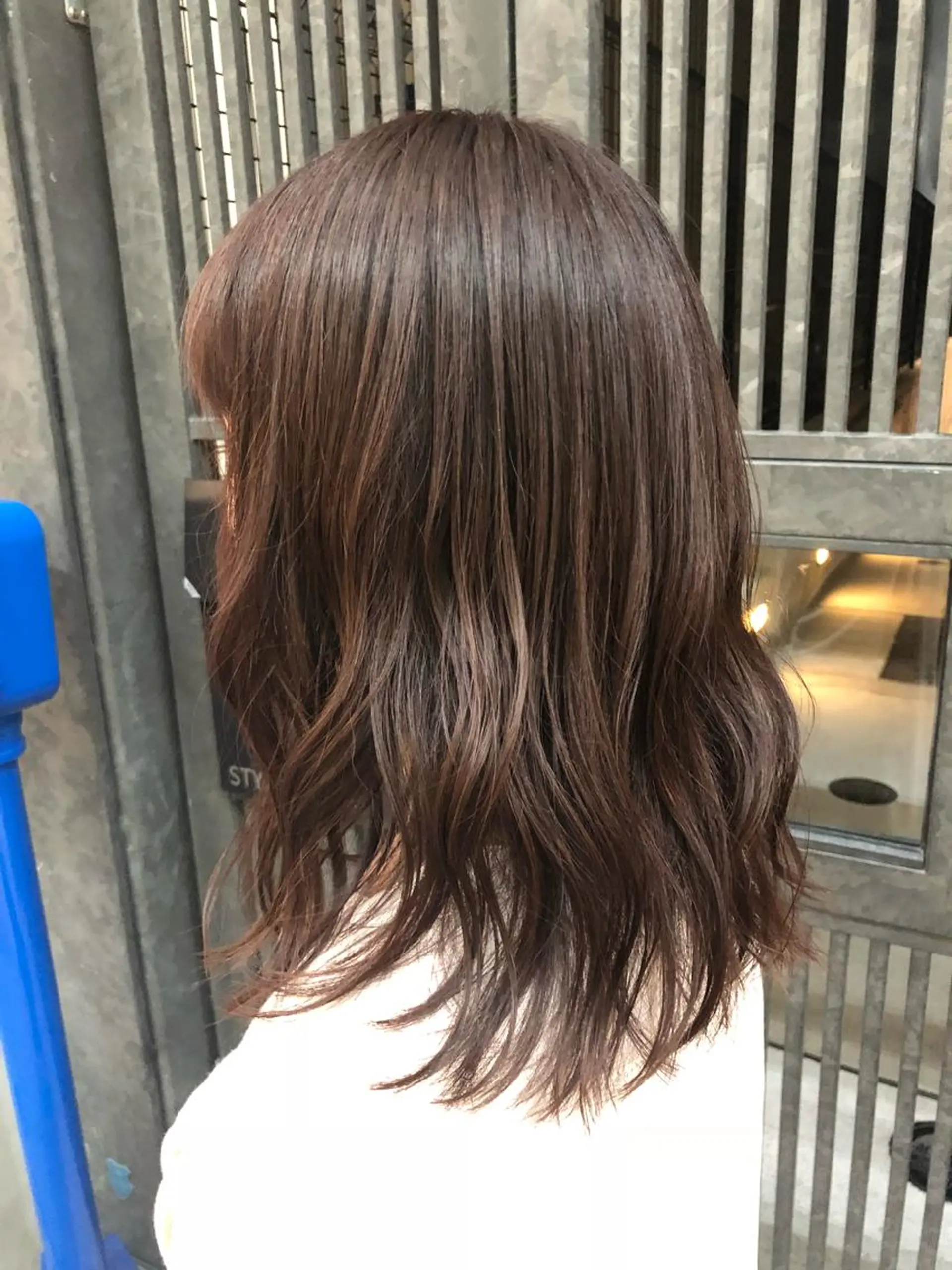 ミディアム カラー ウルフカット／吉村 桃子のヘアスタイル