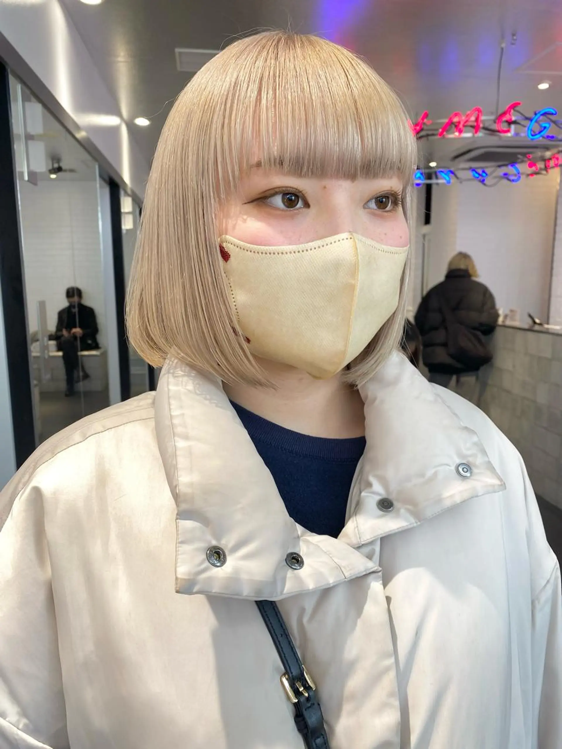 ショート カラー ヘアアレンジ ベージュカラー ミルクティーベージュ シルバー ホワイトベージュ ホワイトシルバー カット ヘアカラー 🎨ハイトーン/ 切りっぱなし みつきのヘアスタイル