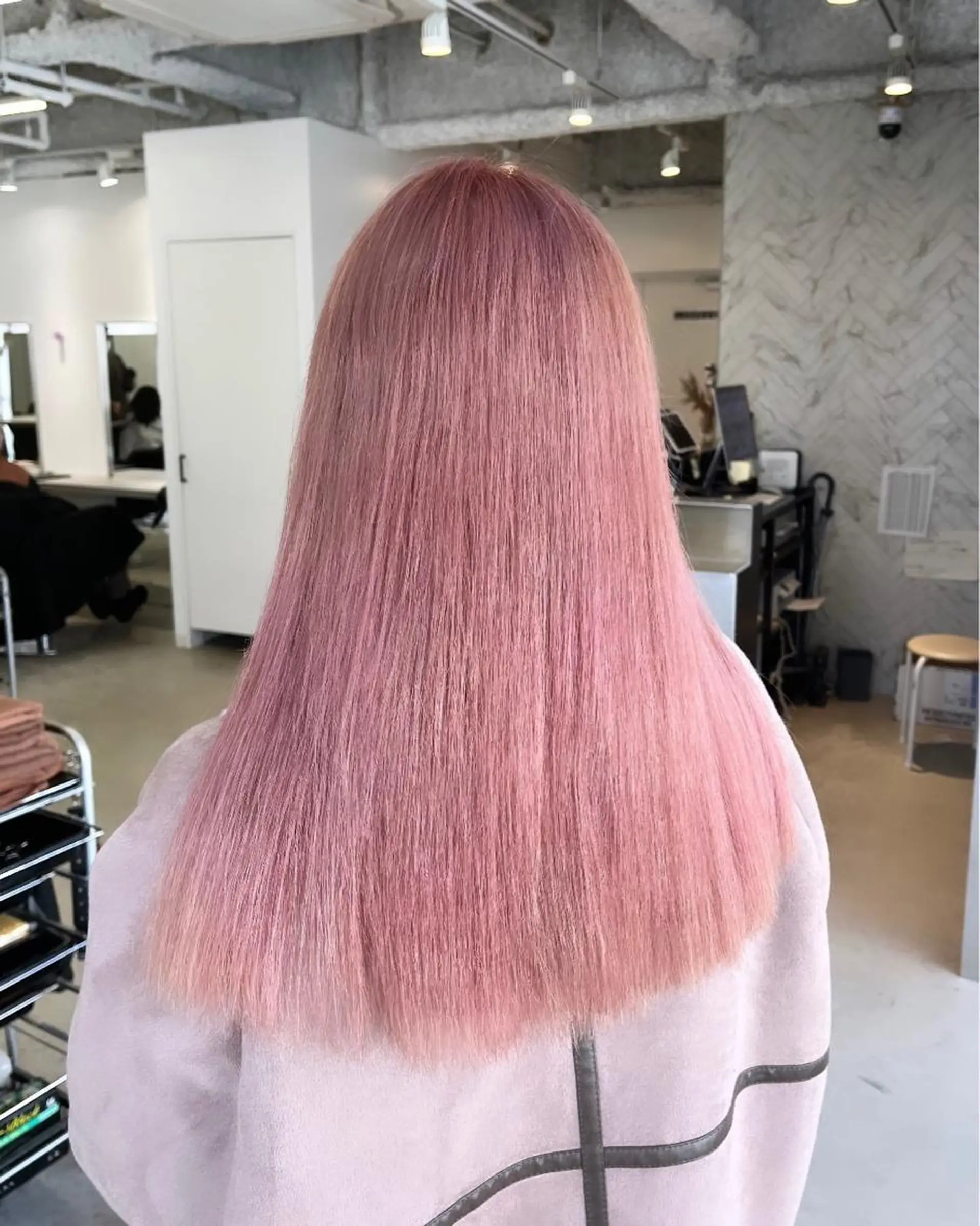 ロング karin💋海外 バタフライカットのヘアスタイル