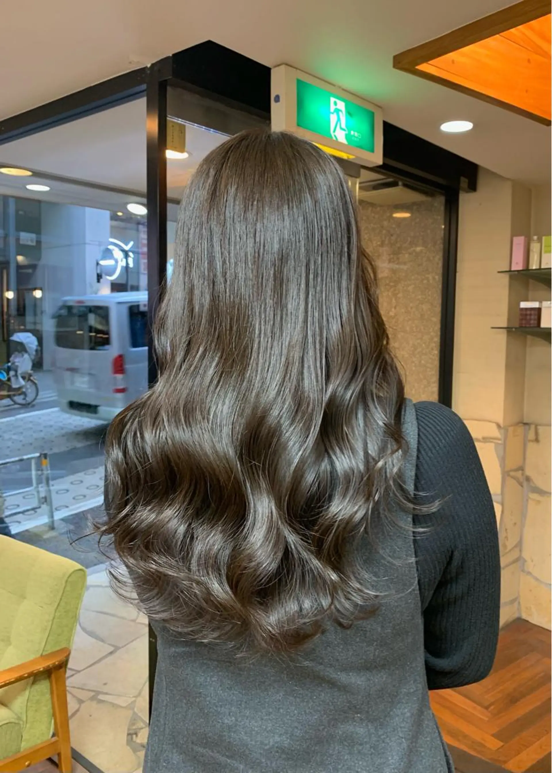 セミロング カラー ブリーチ グレージュ ブリーチなしカラー オリーブグレージュ オリーブグレー LUMO所属・矢野 晃平のヘアスタイル