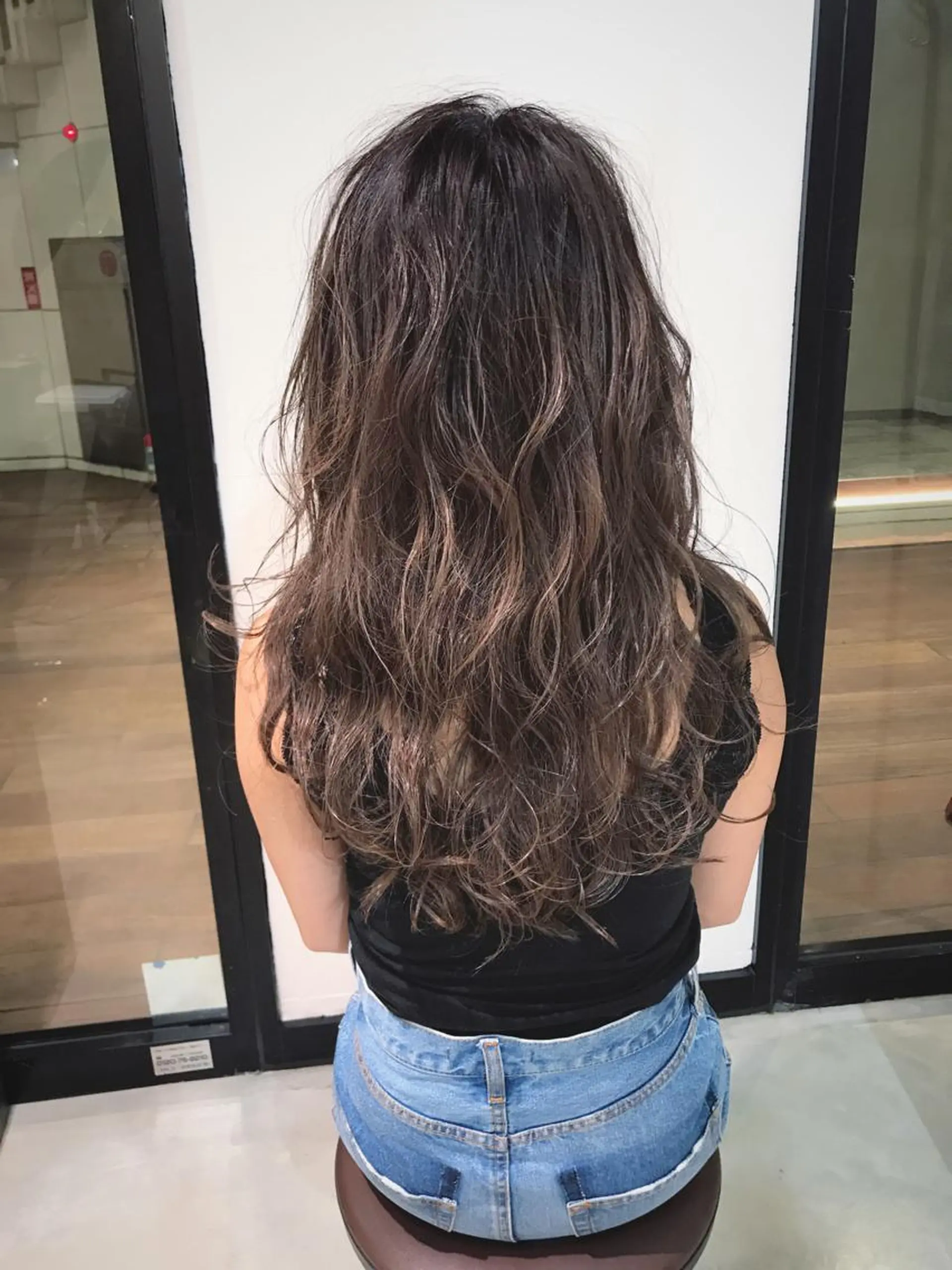 ロング カラー ベージュカラー ダークグレー グラデーションカラー ハイライトカラー ハイライト 松村 崇弘のヘアスタイル