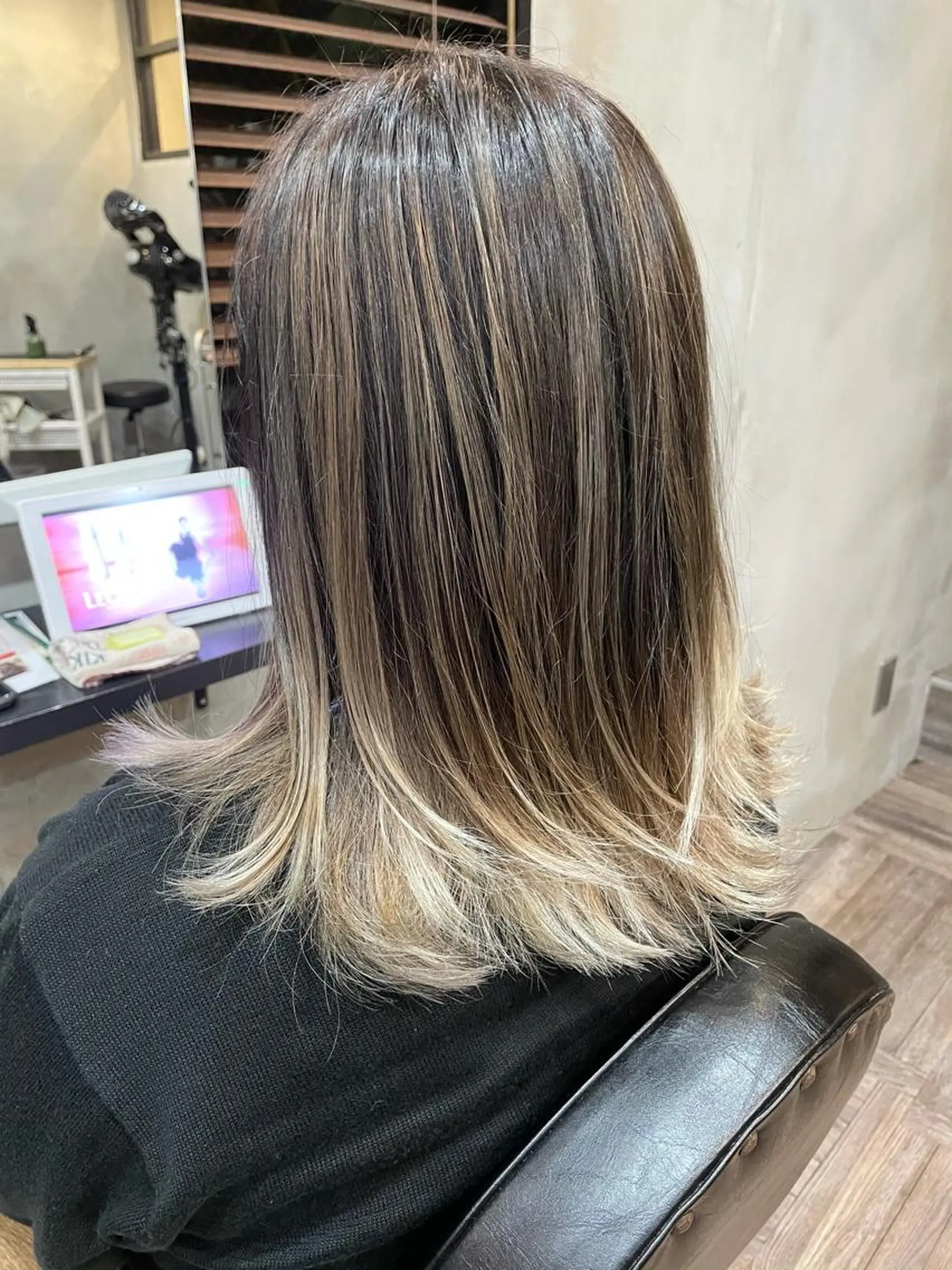 セミロング カラー バレイヤージュ レイヤーカット カット ヘアカラー トリートメント La fith 店長 城谷颯人のヘアスタイル