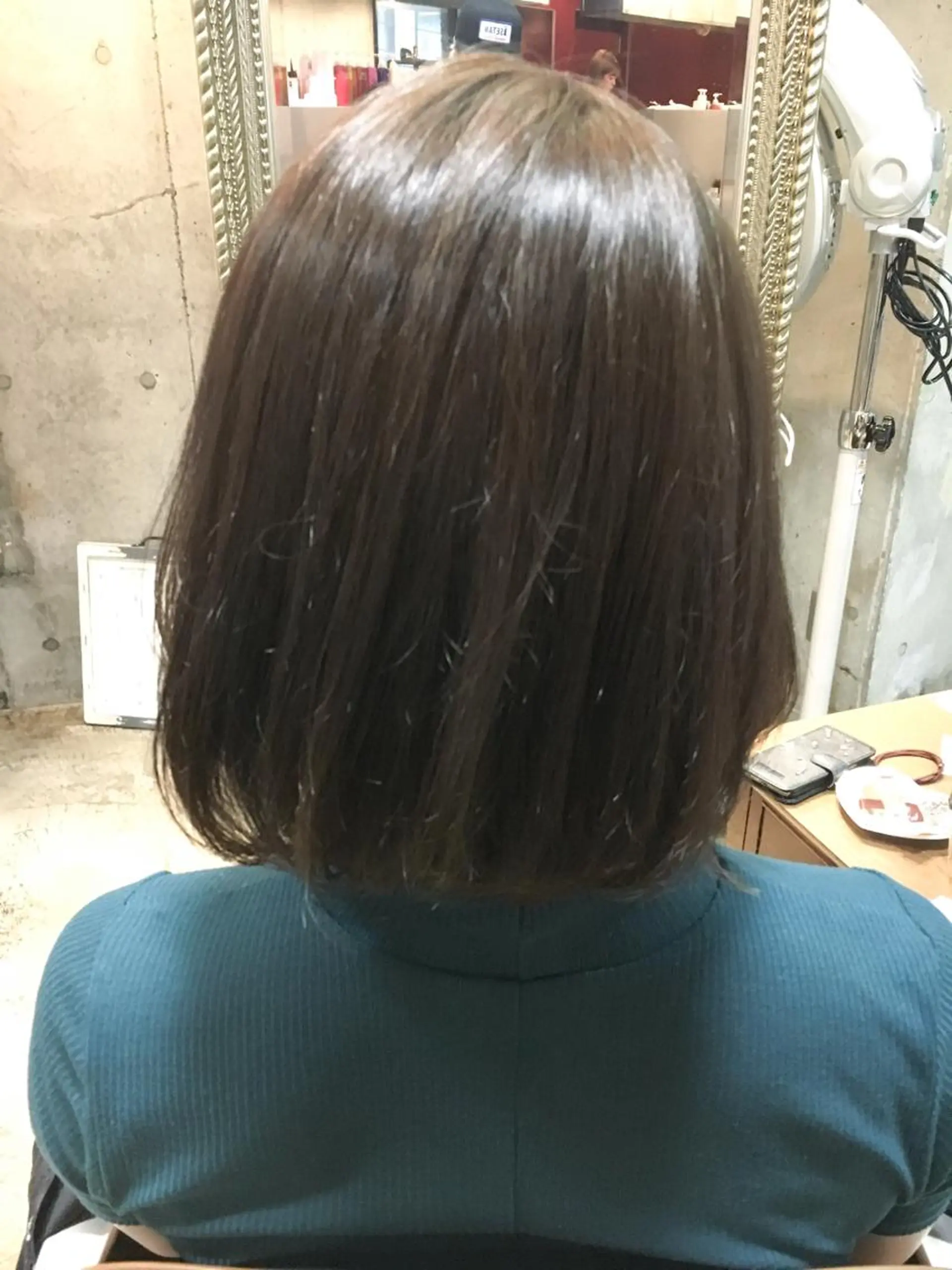 ミディアム カラー グレージュ 北條 優輝のヘアスタイル