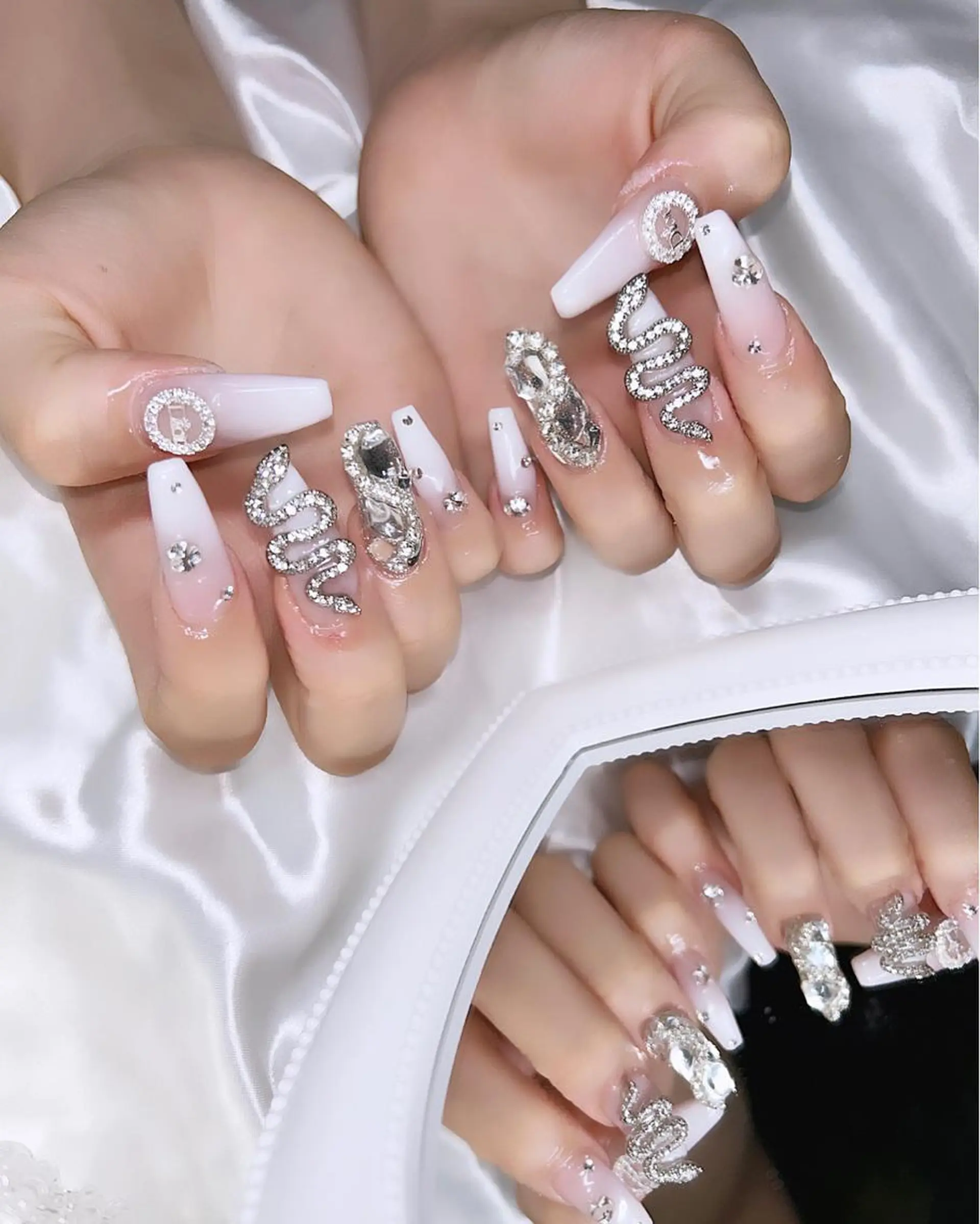 ネイル チークネイル フラッシュネイル フットネイル フレンチネイル キラキラネイル ハンドネイル merci nail所属・merci nailのネイルデザイン