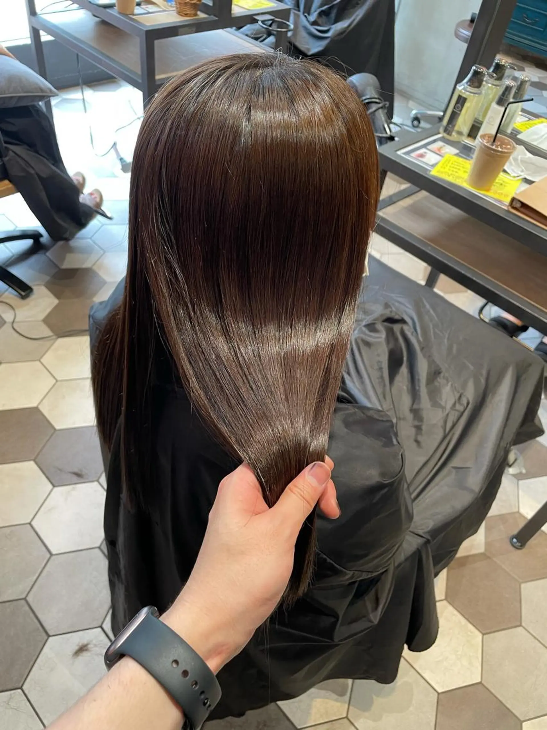 セミロング 髪質改善、縮毛矯正 酸性縮毛矯正のヘアスタイル