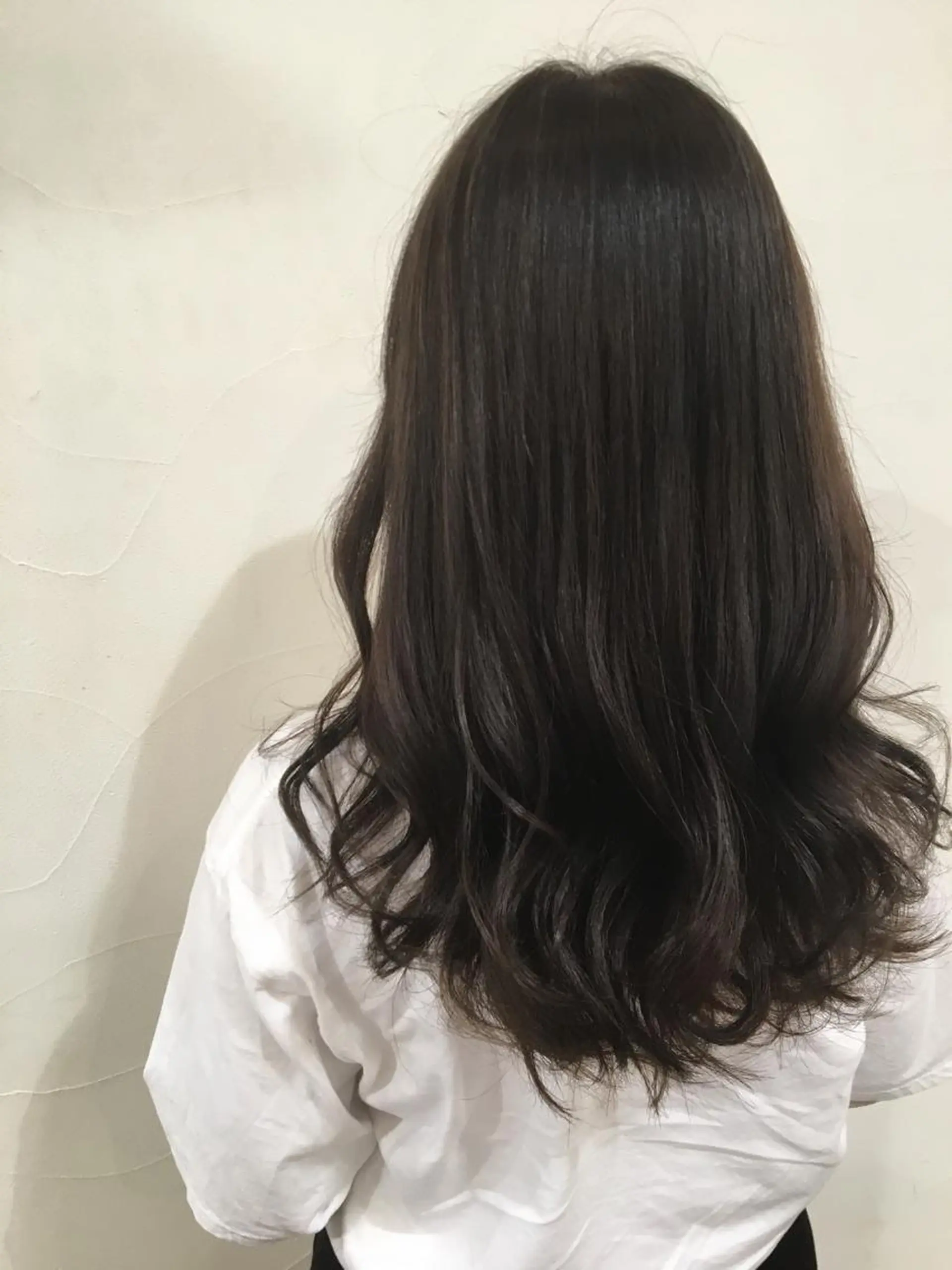 ロング カラー 乳井 悠香のヘアスタイル