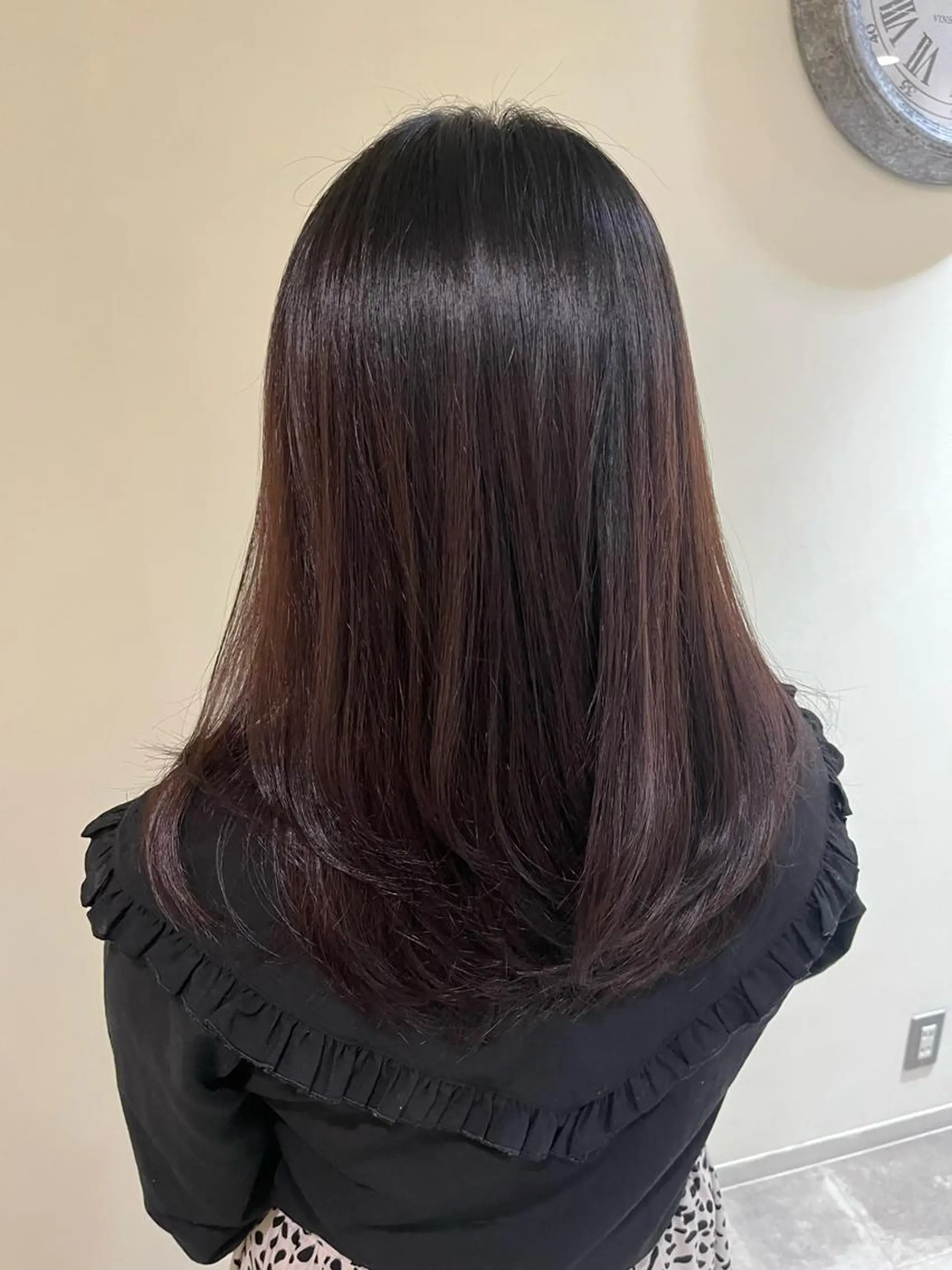 セミロング レイヤーカット カット トリートメント 西川 舞彩のヘアスタイル