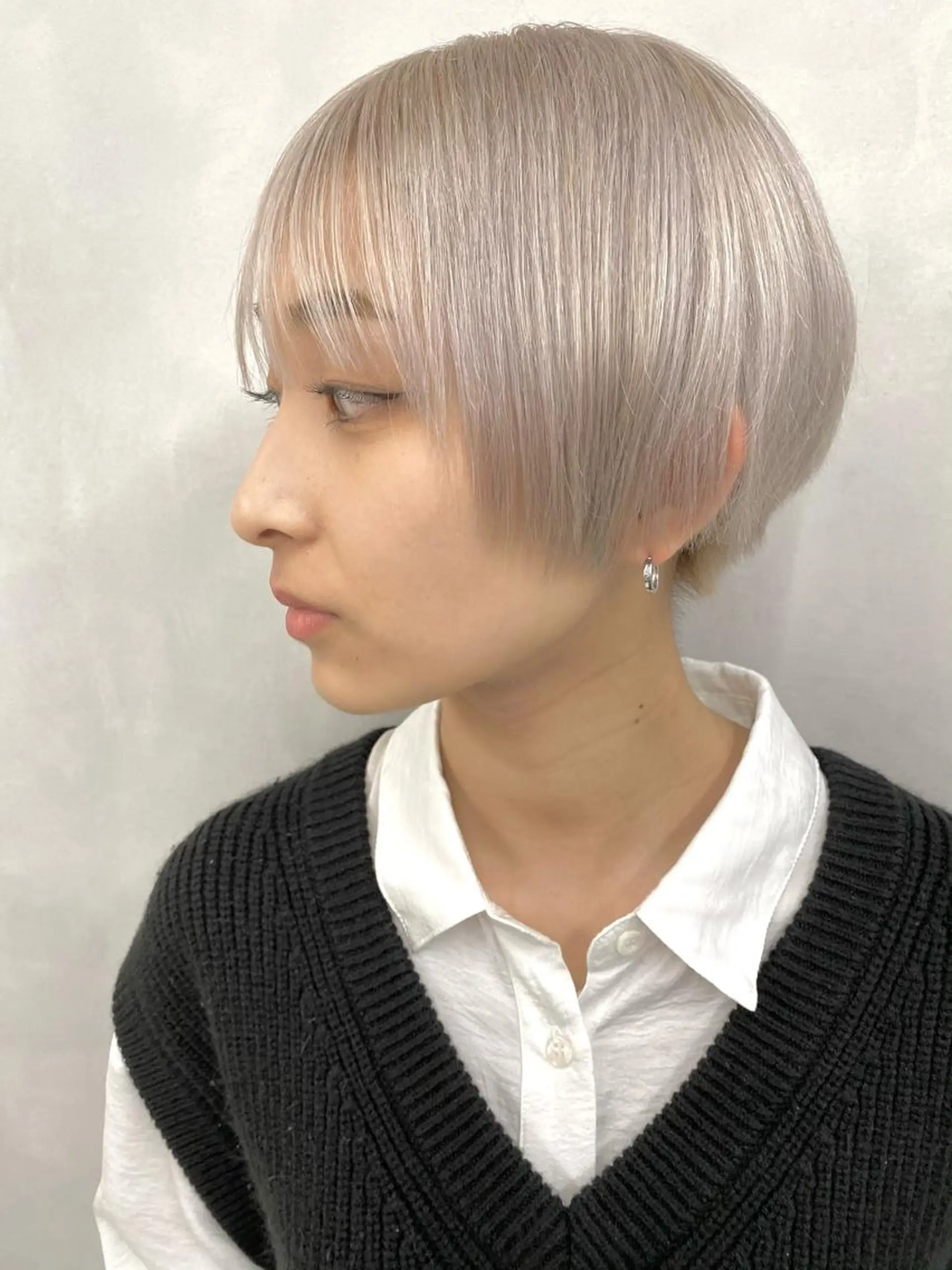 ショート カラー ヘアカラー 艶ハイトーンブリーチ 🌈小林侑雅のヘアスタイル