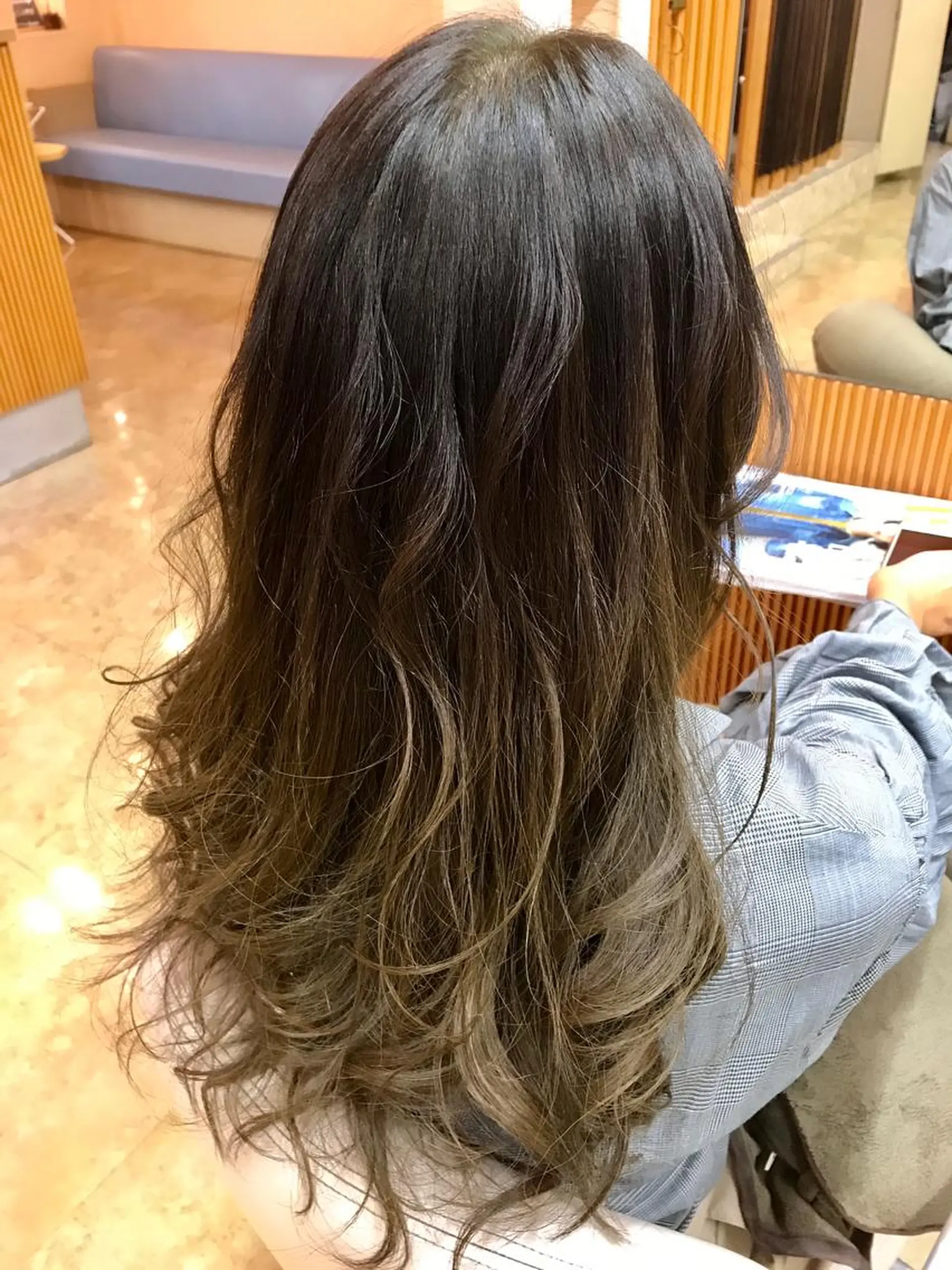 ロング カラー アッシュ バレイヤージュ オリーブアッシュ レイヤーカット 脇田 雄大のヘアスタイル