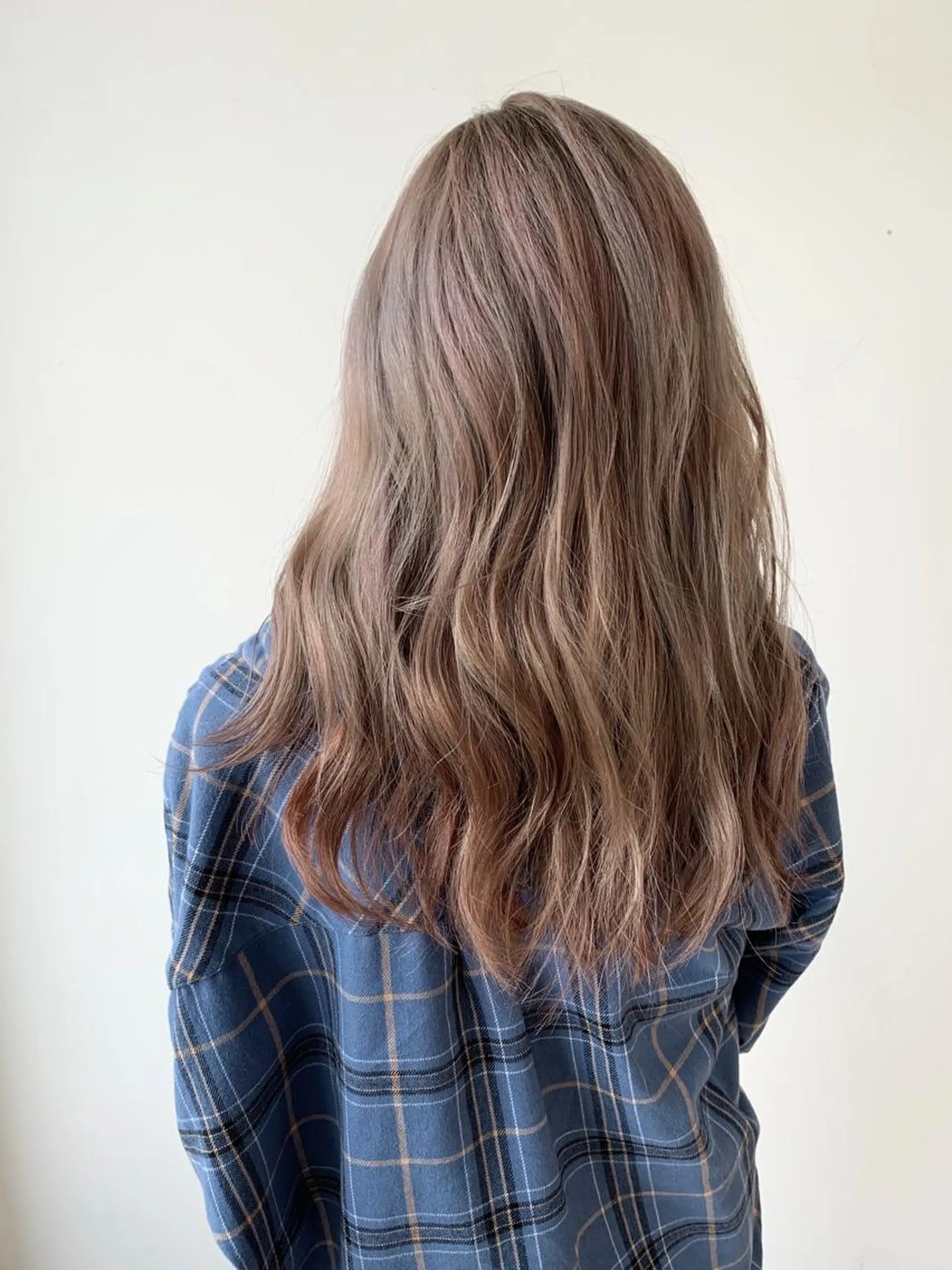 ロング 髪質改善＆ハイトーンカラー Cica神戸三宮元町店所属・福田 美波のヘアスタイル