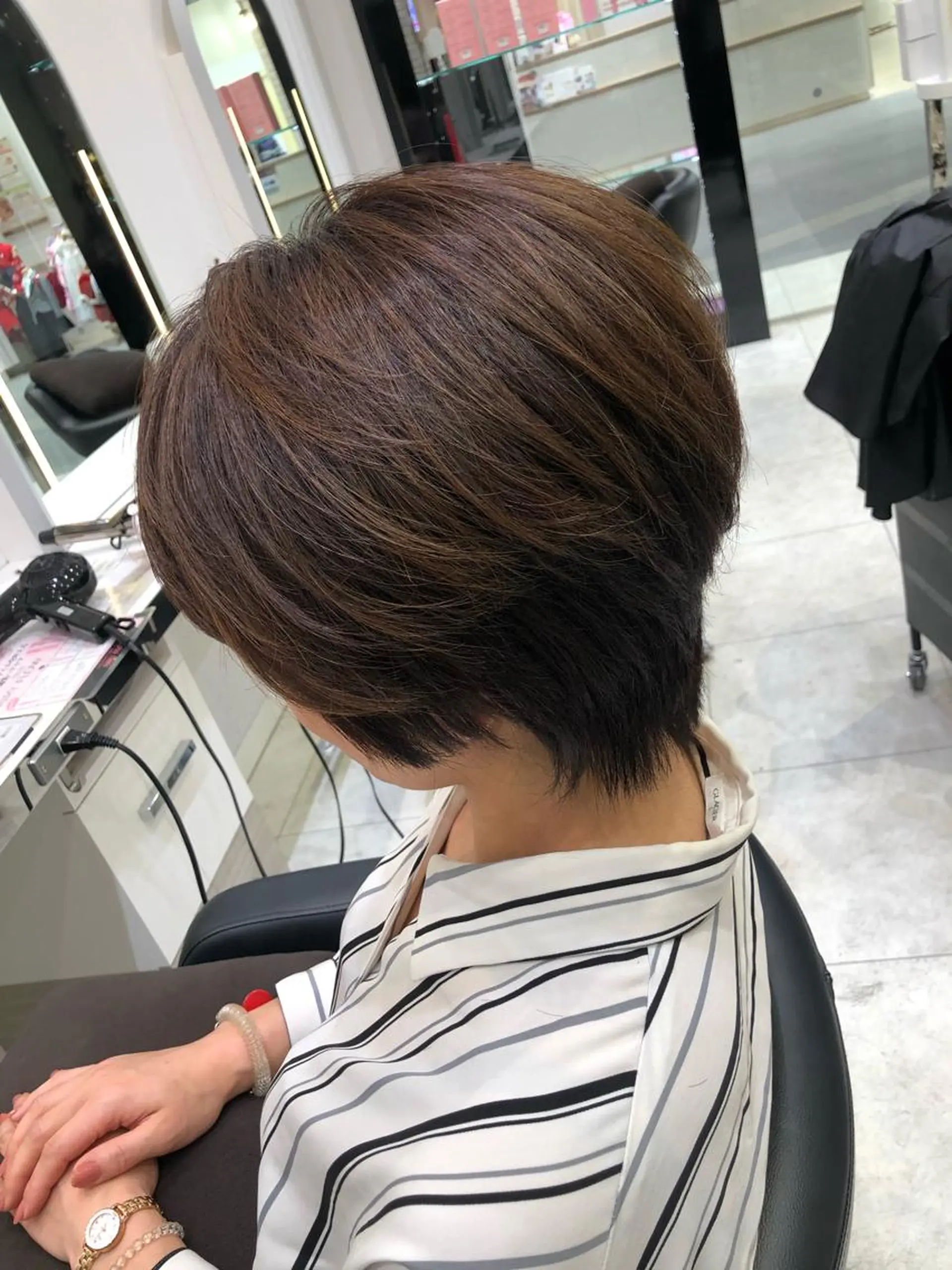 ショート ハイライト 岸 保奈美のヘアスタイル