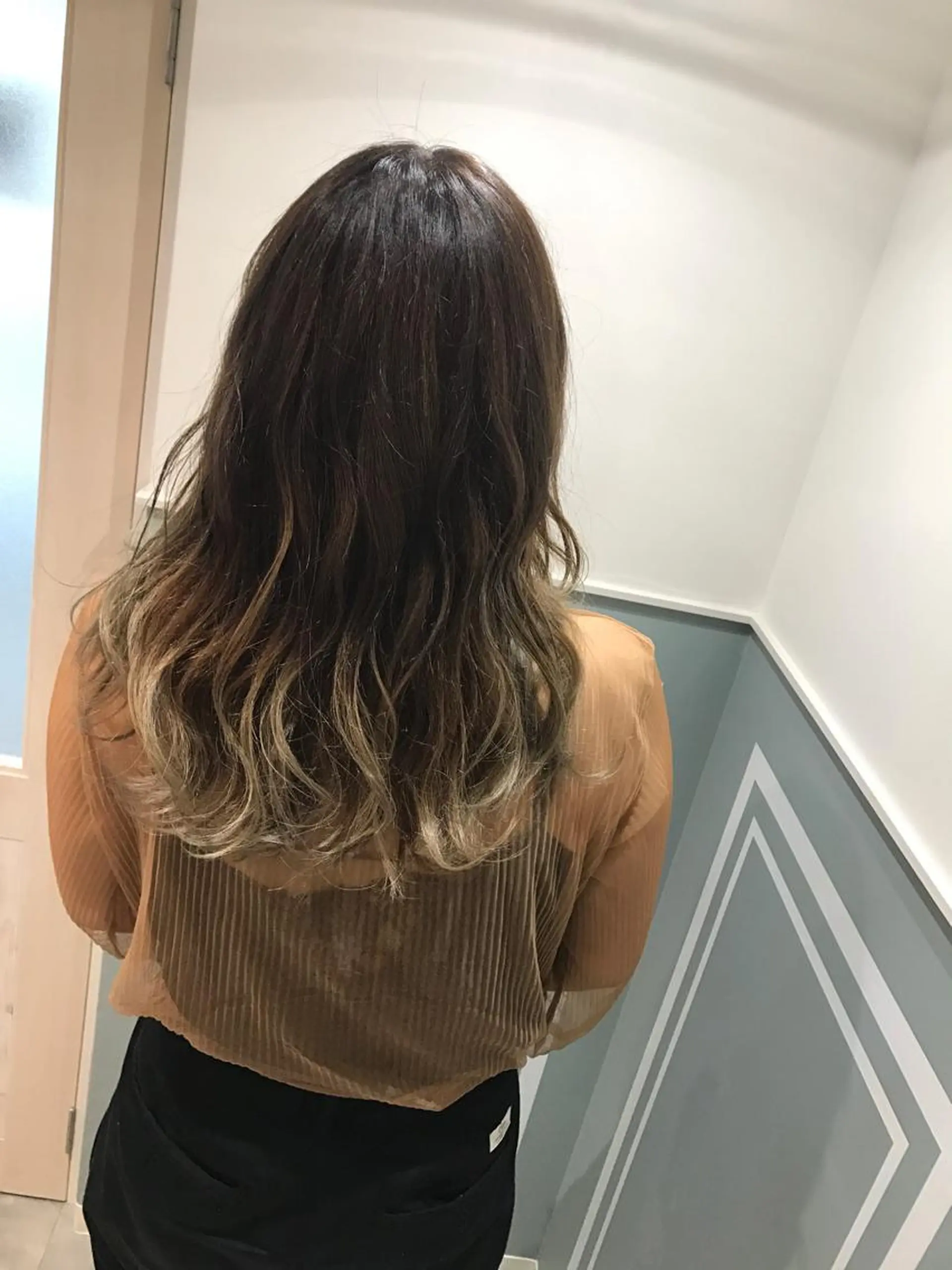 セミロング カラー ヤマナカ エリカのヘアスタイル