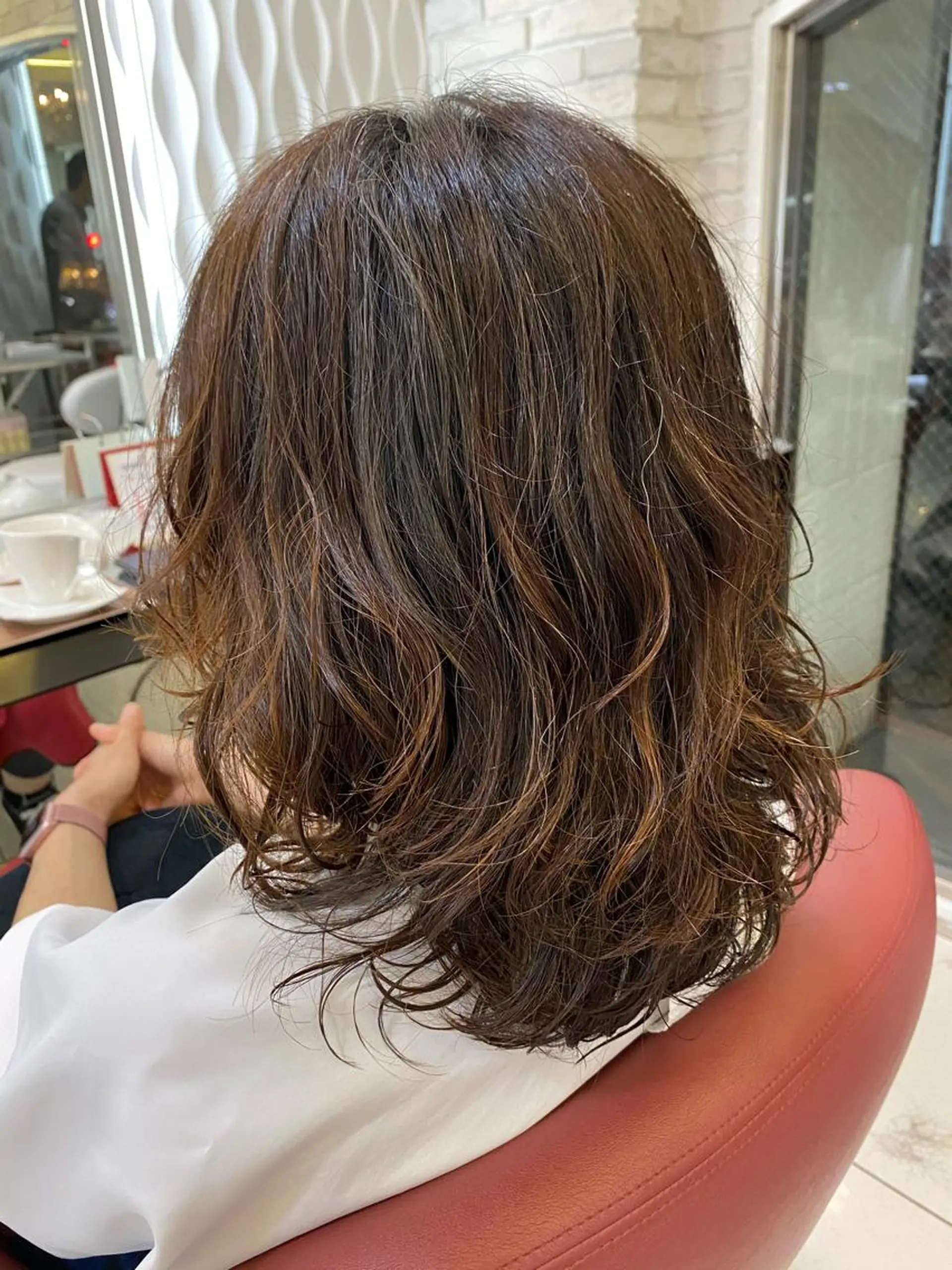ミディアム パーマ 瀬川 茉衣子のヘアスタイル