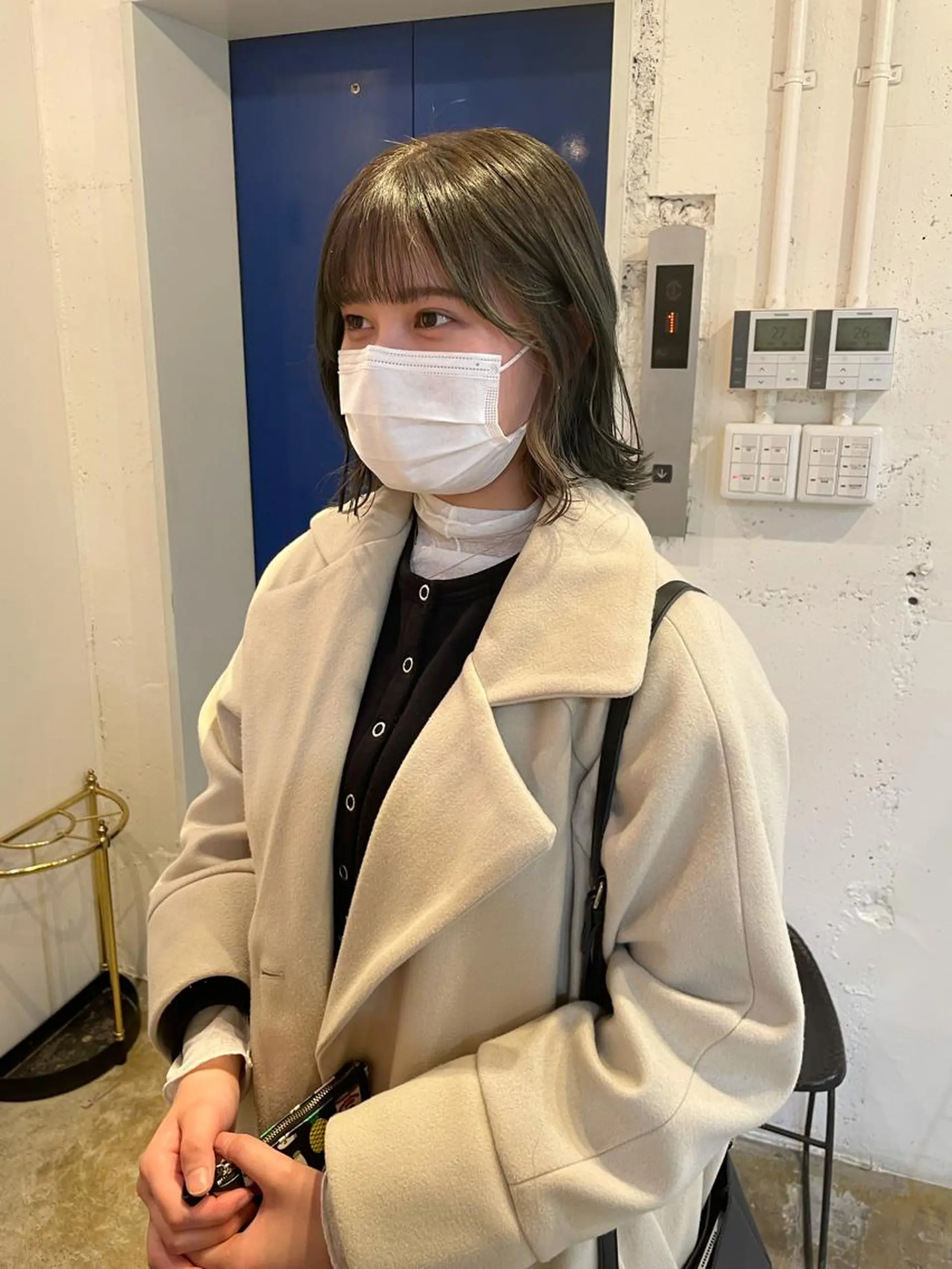 ミディアム カラー ベージュカラー ブリーチ オリーブグレー ホワイトベージュ ヘアカラー トリートメント MIOベージュカラー 柔らかいカラーのヘアスタイル