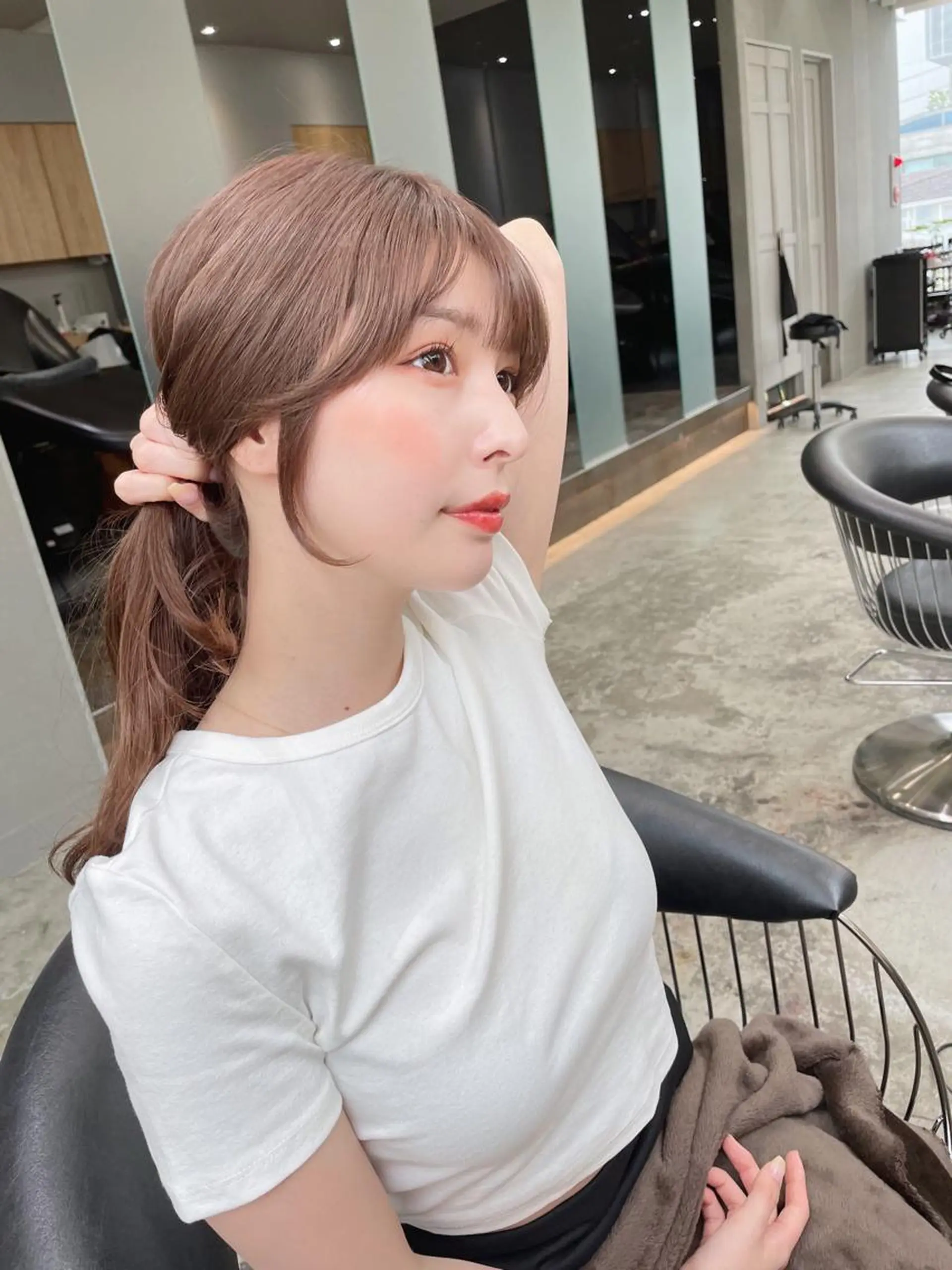 セミロング カット ヘアカラー トリートメント 山本翔一郎 韓国顔周りレイヤーのヘアスタイル