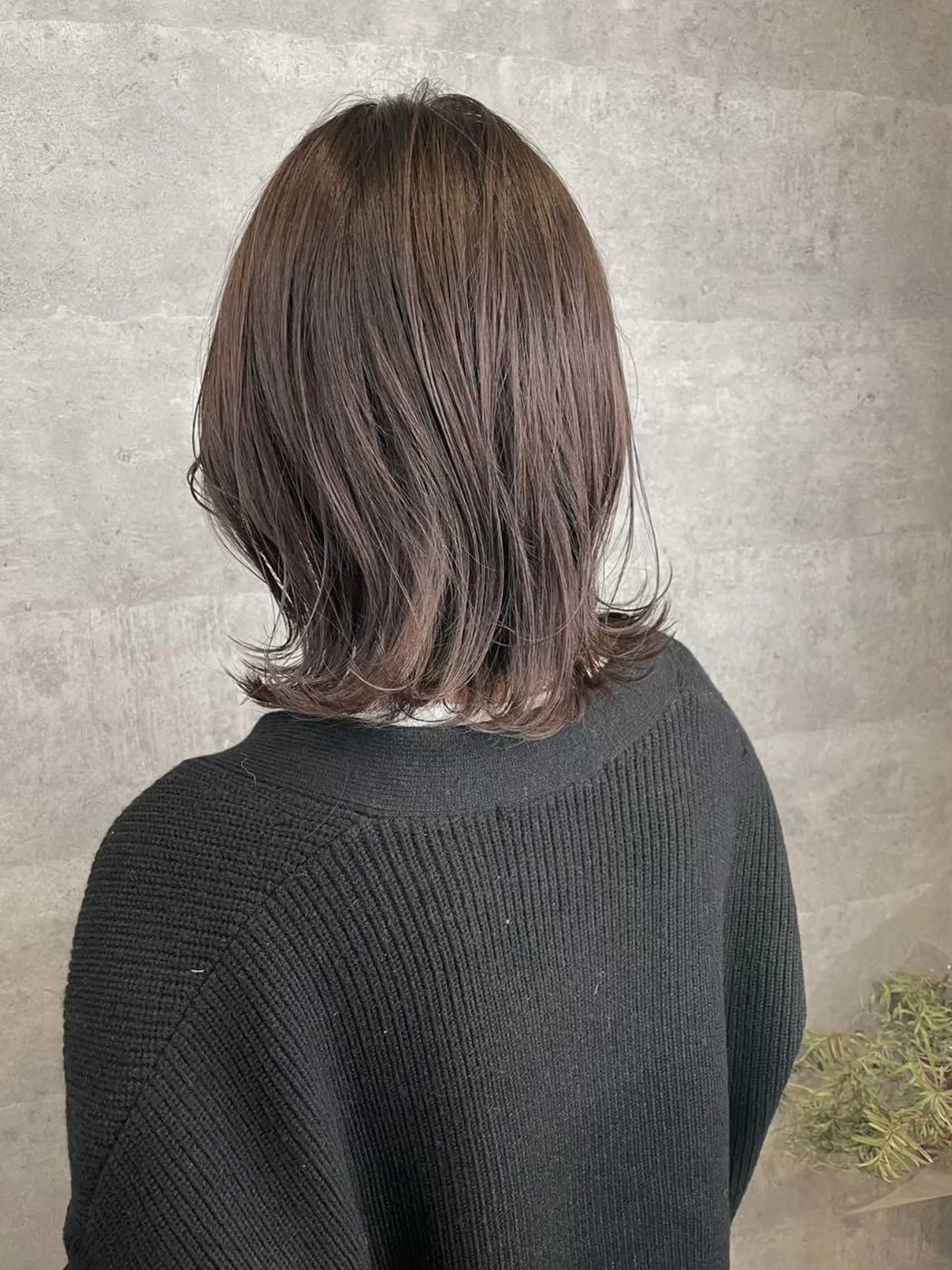 ミディアム ボブ 斜めバング 外国人風カラー 伸ばしかけ ハイライト ＿WHITE鳳店 アンダーバーホワイトのヘアスタイル