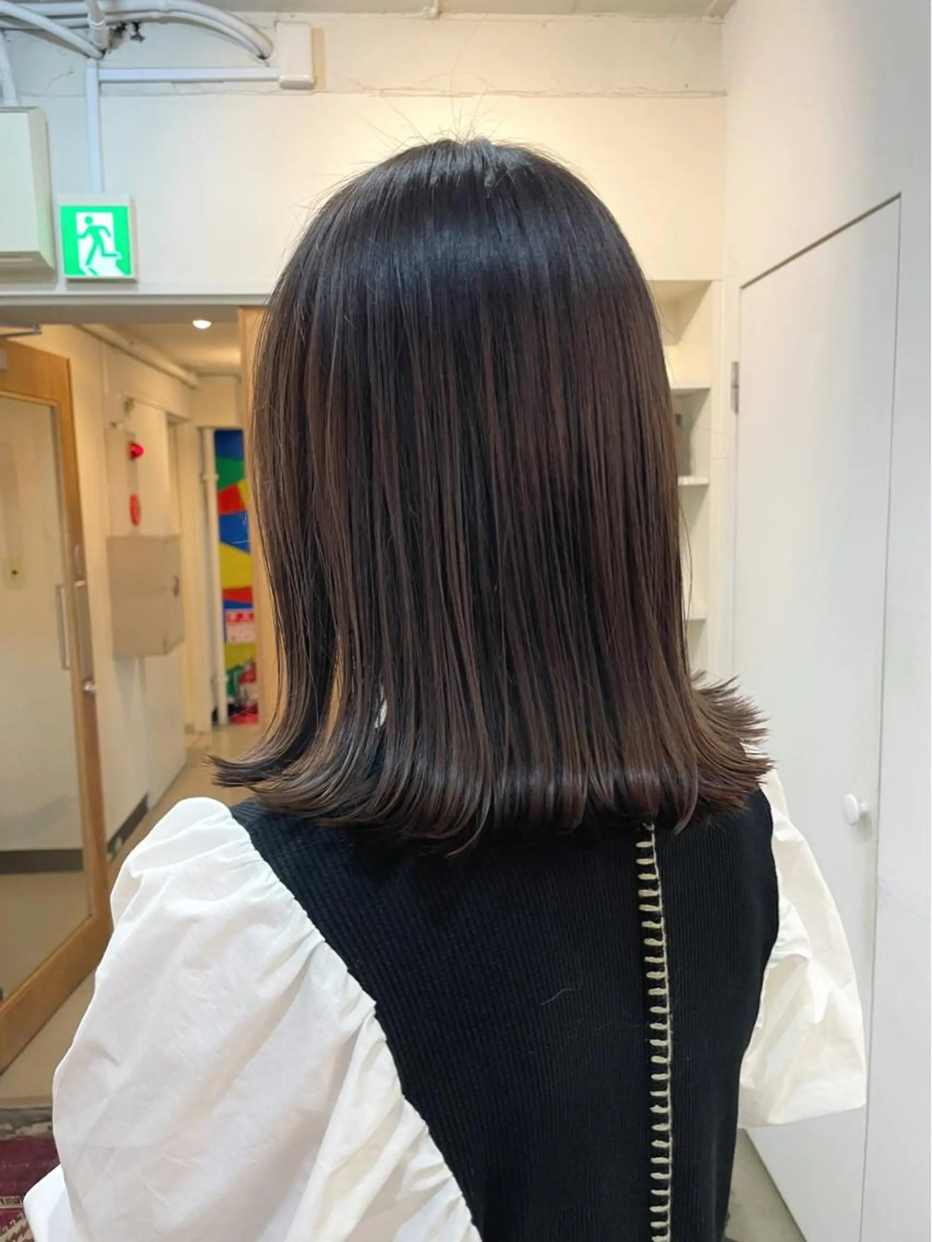 ミディアム カラー 外ハネヘア カット ヘアカラー トリートメント 【arc】Ruri コテ巻き風パーマのヘアスタイル