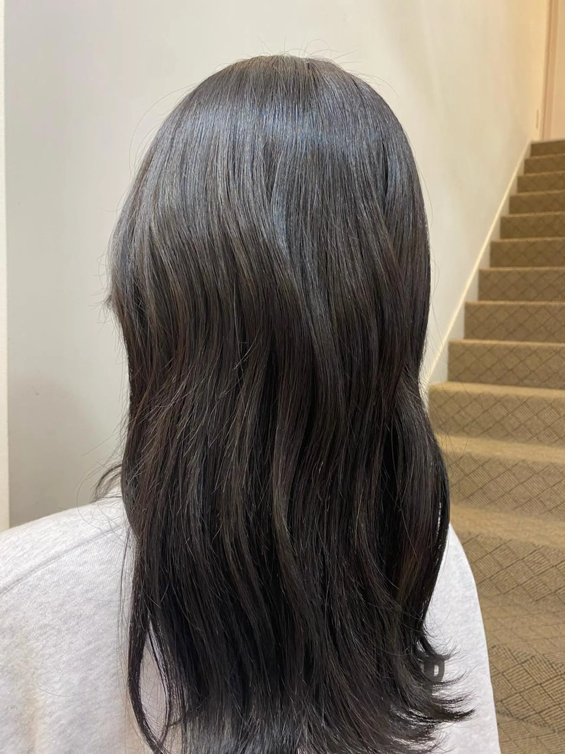 ロング カラー 透明感カラー グレージュ 平井 沙奈のヘアスタイル