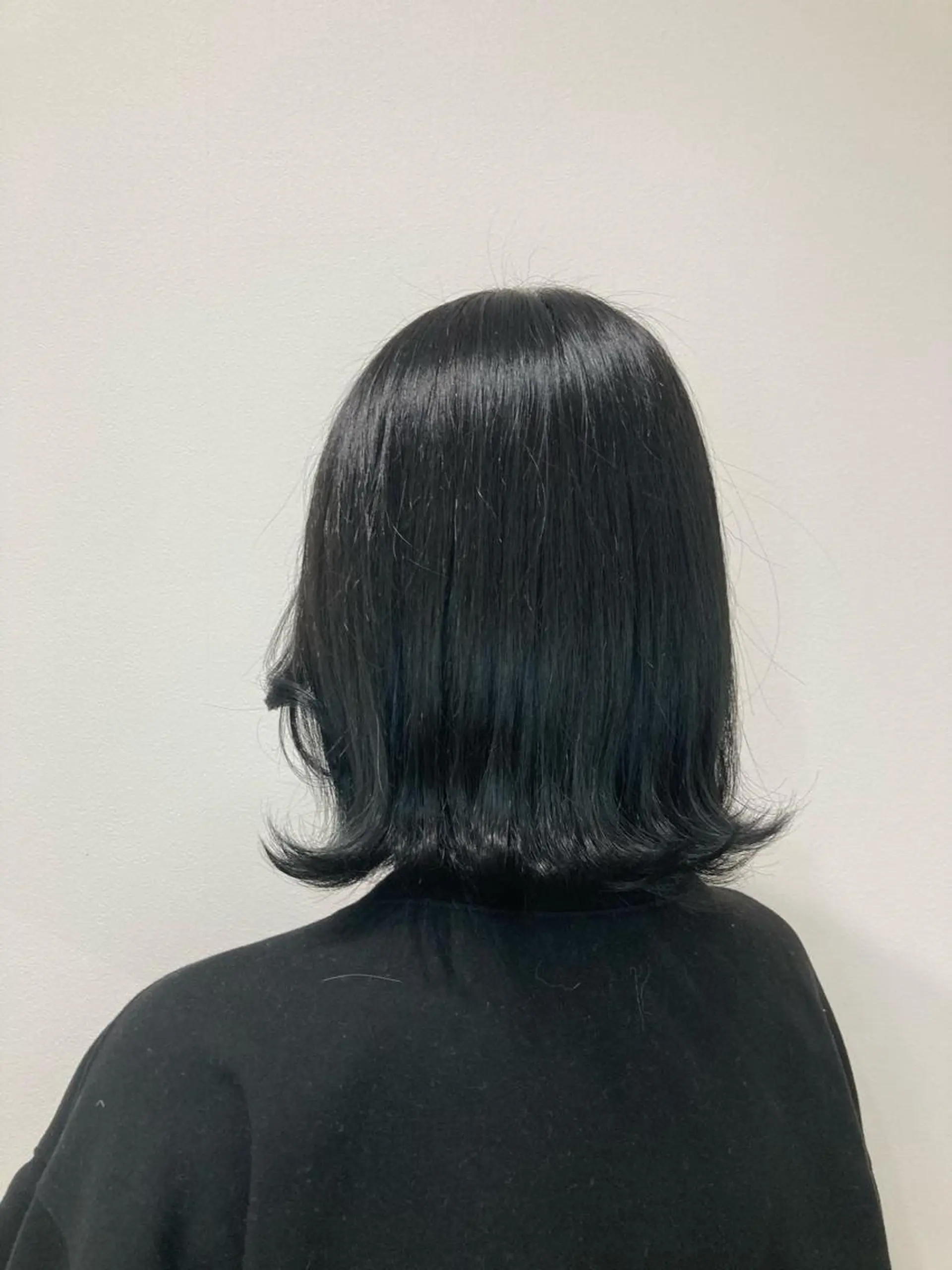 ミディアム カラー 黒髪 ブルーカラー ブルーブラック ヘアカラー トリートメント ピンクカラー🎀 米津 美佑のヘアスタイル