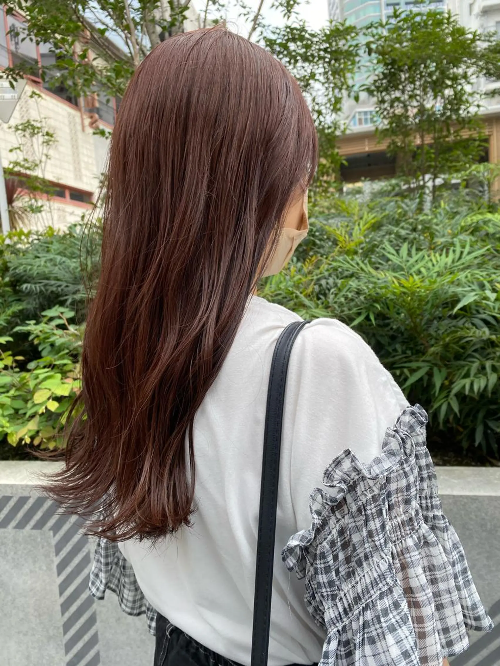 セミロング カラー ヘアアレンジ 切りっぱなしボブ セミロングパーマ アッシュ アッシュグレー バレイヤージュ 抜きっぱなしブロンド ササキカズマのヘアスタイル